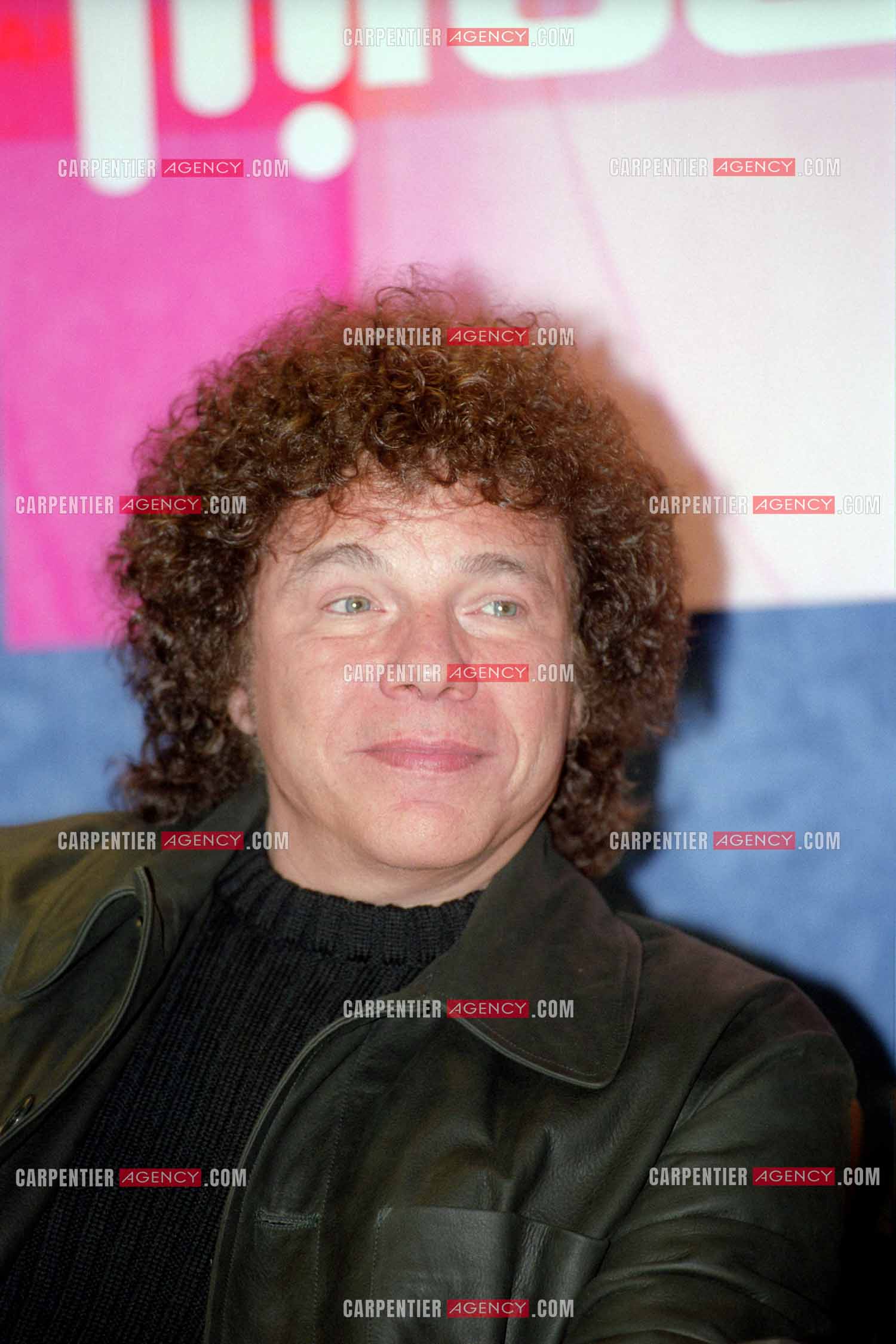 Les artistes et auteurs de la nouvelle version de la comédie musicale Notre-Dame de Paris qui se jouera à Londres viennent faire leur promotion au Midem à Cannes le 23 janvier 2000. L'auteur Richard Cocciante.