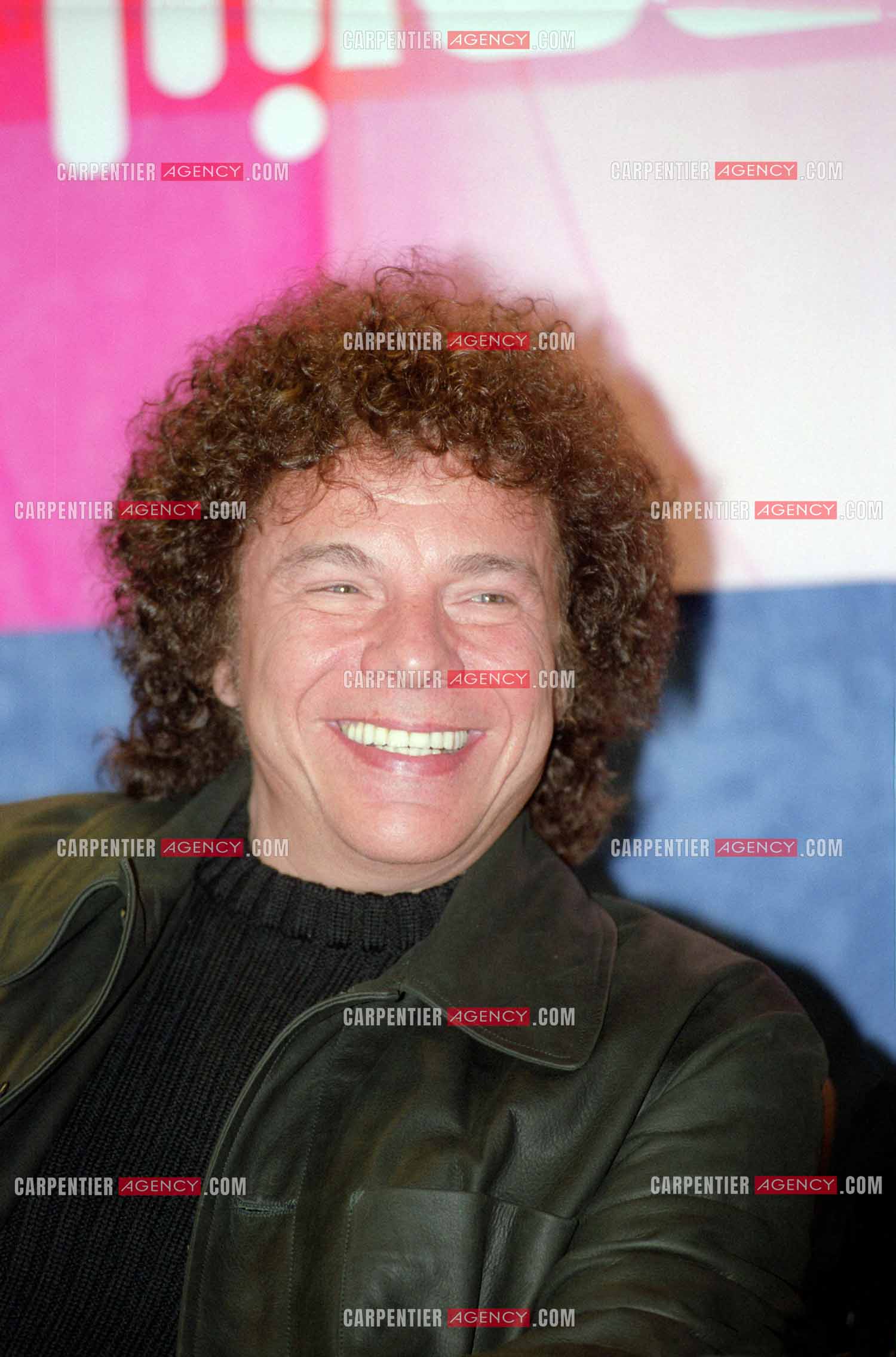 Les artistes et auteurs de la nouvelle version de la comédie musicale Notre-Dame de Paris qui se jouera à Londres viennent faire leur promotion au Midem à Cannes le 23 janvier 2000. L'auteur Richard Cocciante.