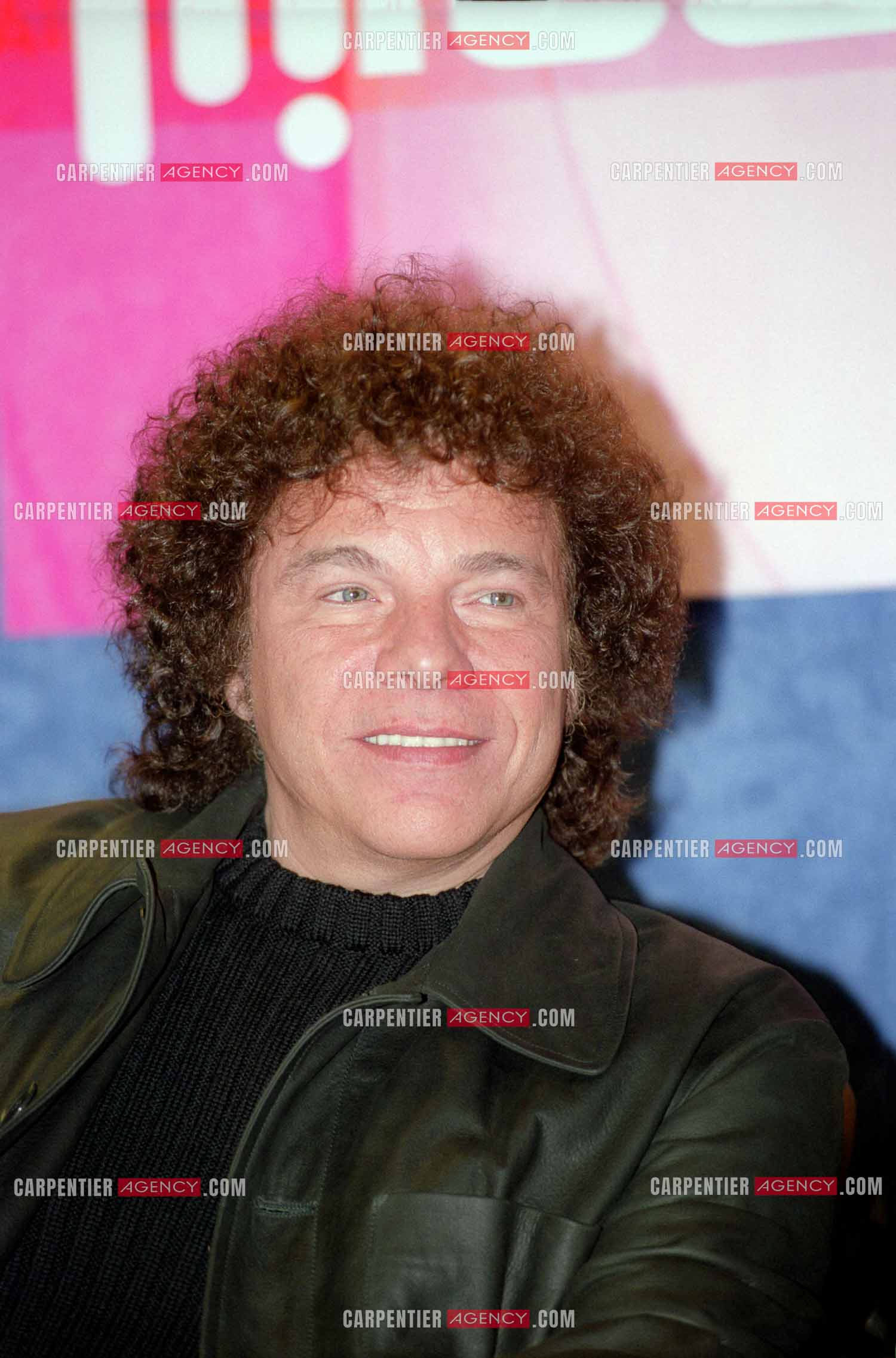 Les artistes et auteurs de la nouvelle version de la comédie musicale Notre-Dame de Paris qui se jouera à Londres viennent faire leur promotion au Midem à Cannes le 23 janvier 2000. L'auteur Richard Cocciante.