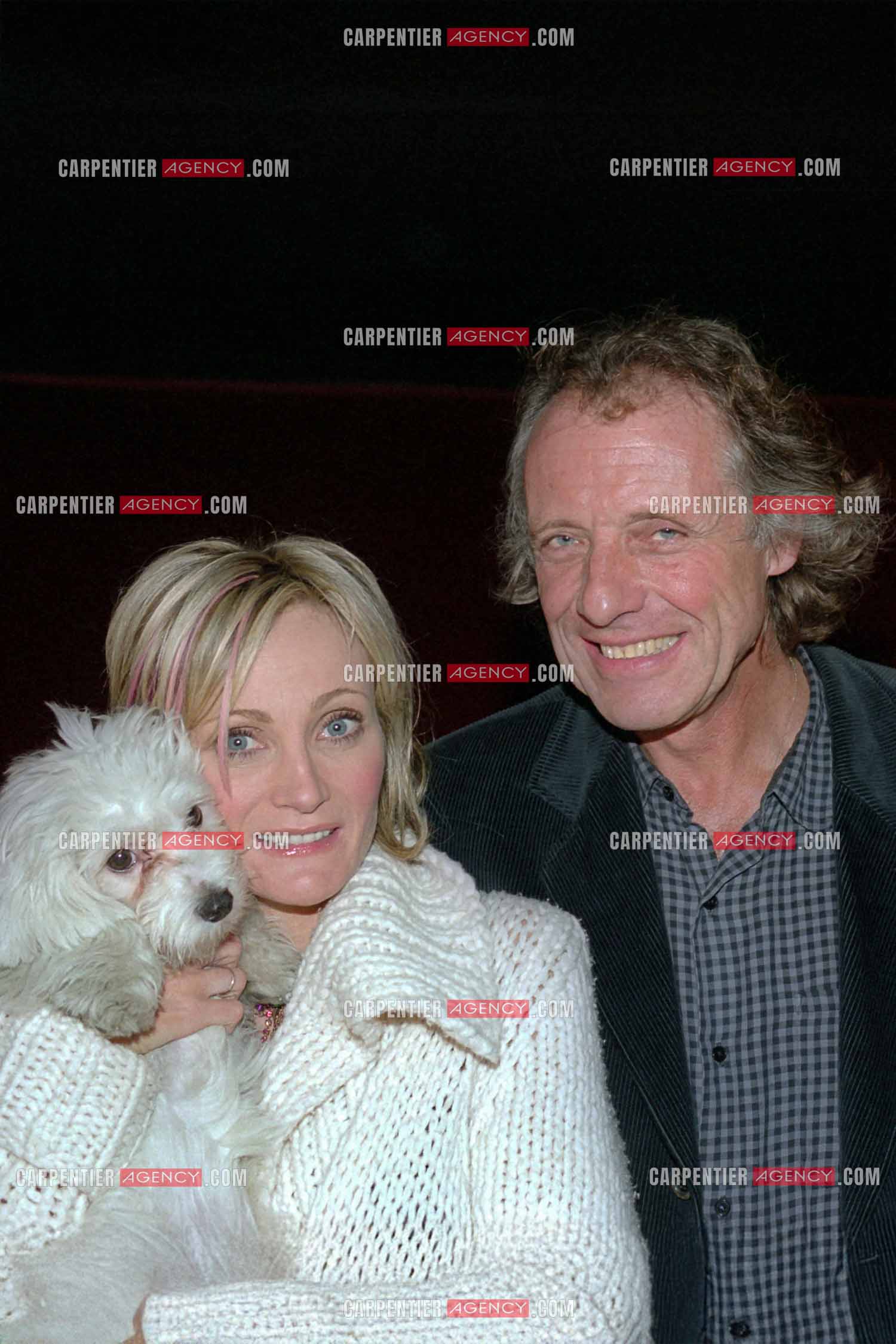 La chanteuse Patricia Kaas en concert au Cirque d'hiver du 2 au 4 octobre 2002. Dans les loges, Patricia aux côtés de François Bernheim.  ( Exclusif )