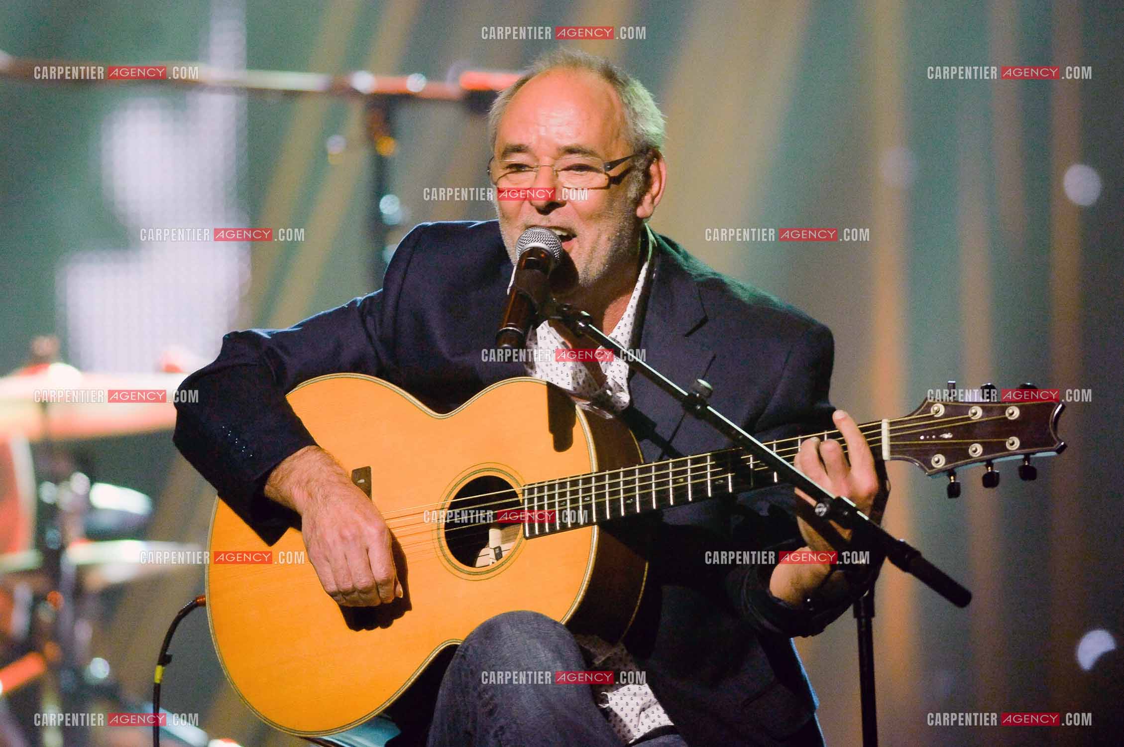 Le chanteur Maxime Leforestier au Zénith de Paris pour le concert SOL EN SI au profit du SIDA.