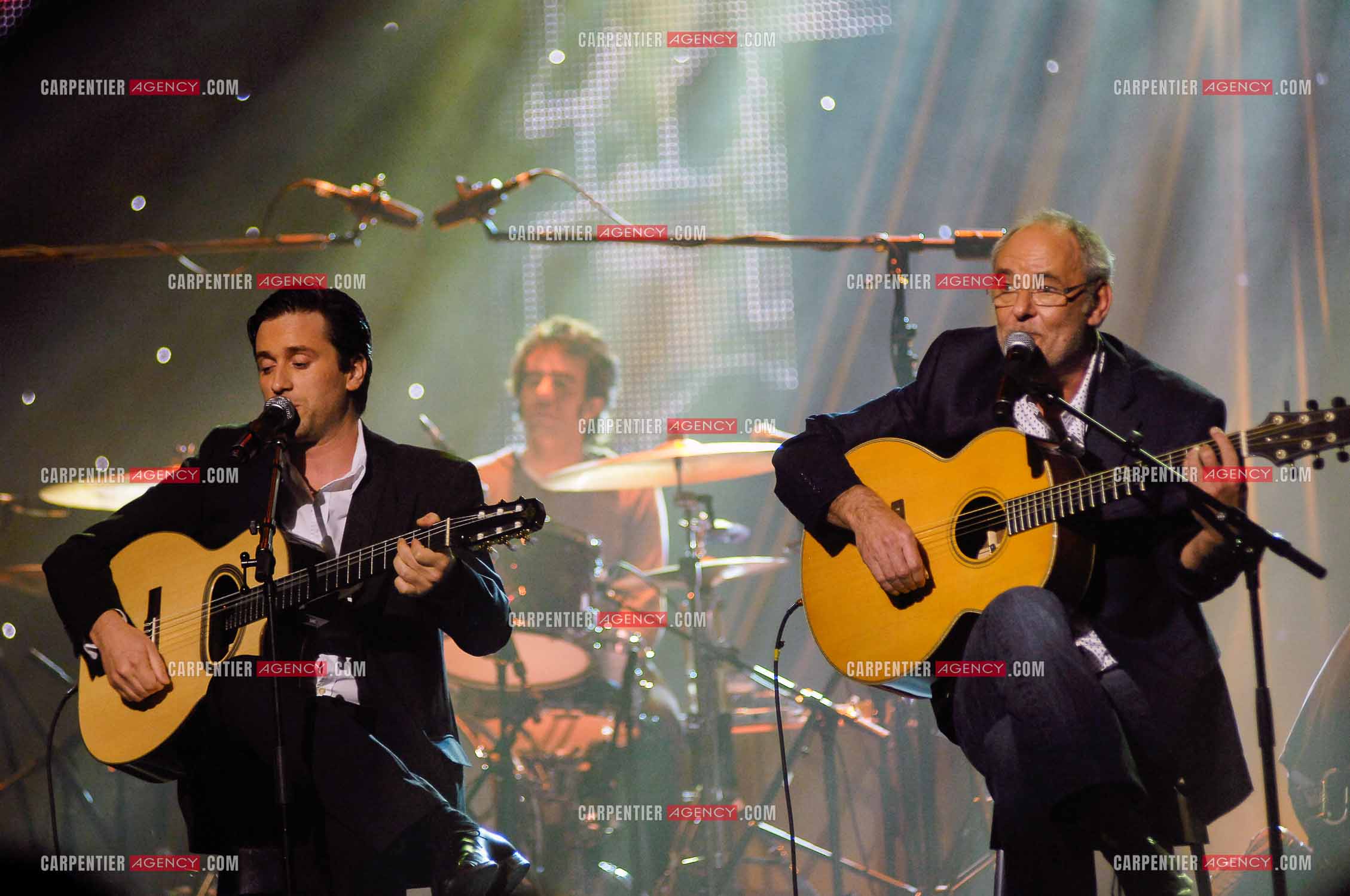 Les chanteurs Thomas Dutronc et Maxime Leforestier en duo au Zénith de Paris pour le concert SOL EN SI au profit du SIDA.