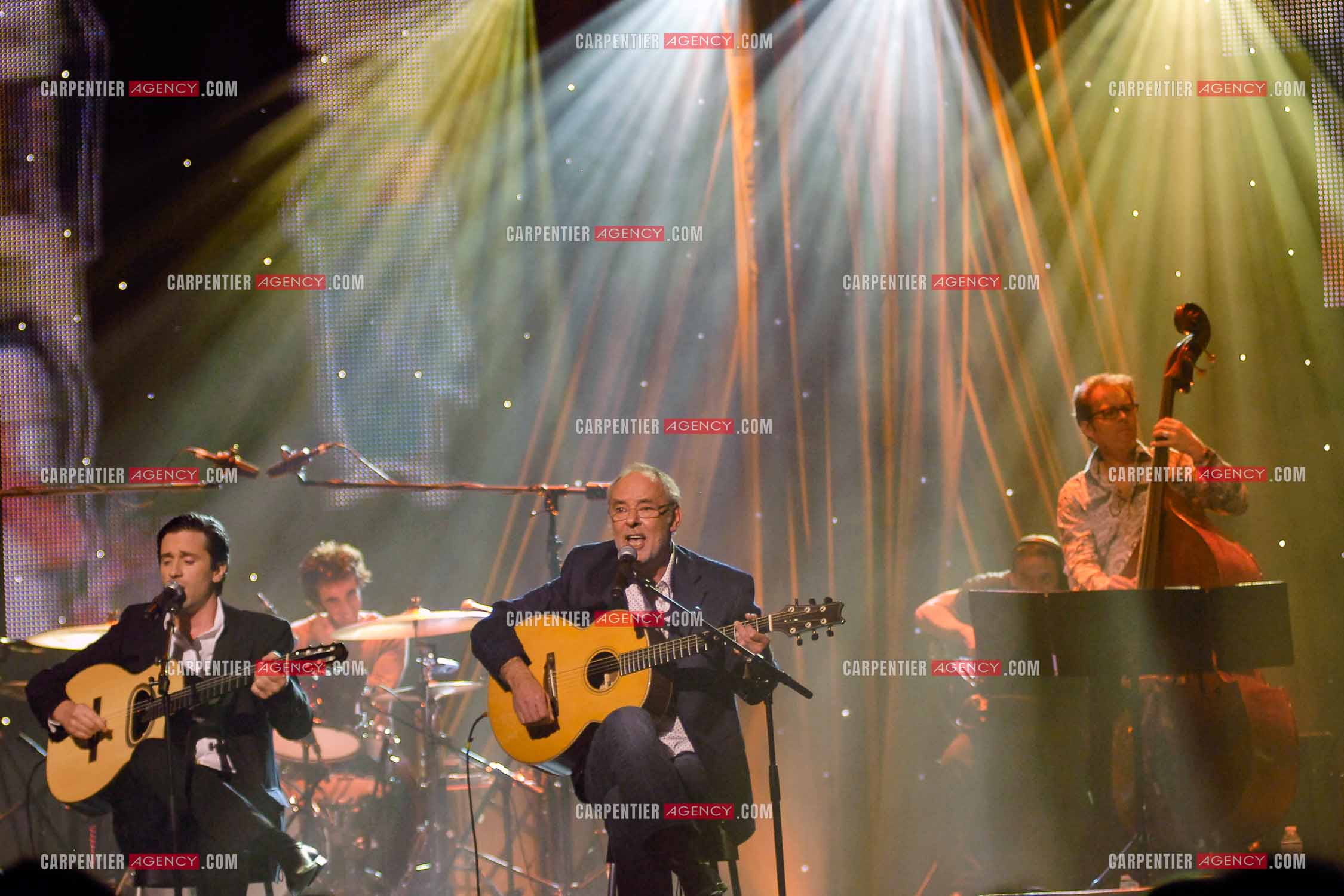 Les chanteurs Thomas Dutronc et Maxime Leforestier en duo au Zénith de Paris pour le concert SOL EN SI au profit du SIDA.