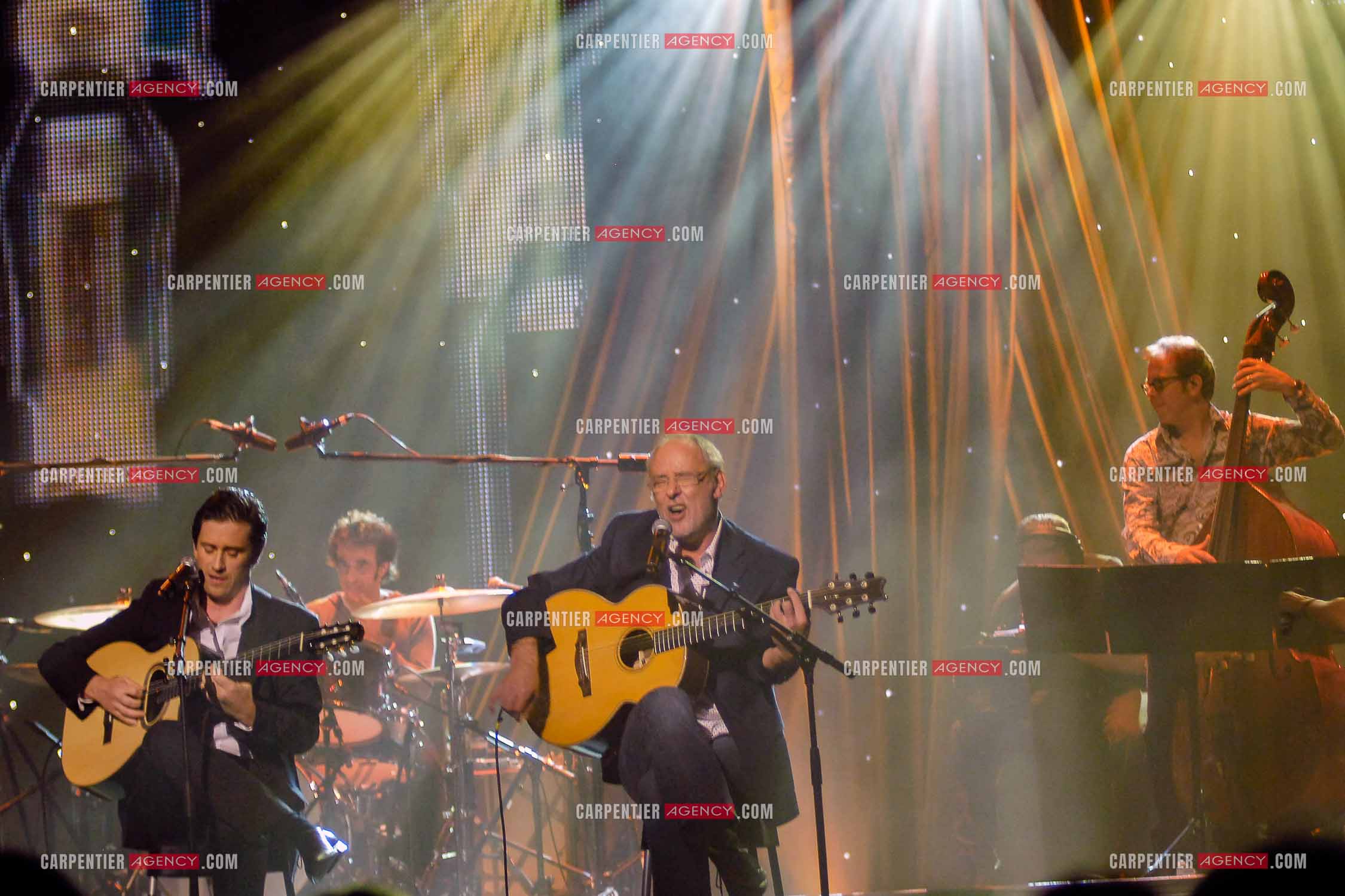 Les chanteurs Thomas Dutronc et Maxime Leforestier en duo au Zénith de Paris pour le concert SOL EN SI au profit du SIDA.