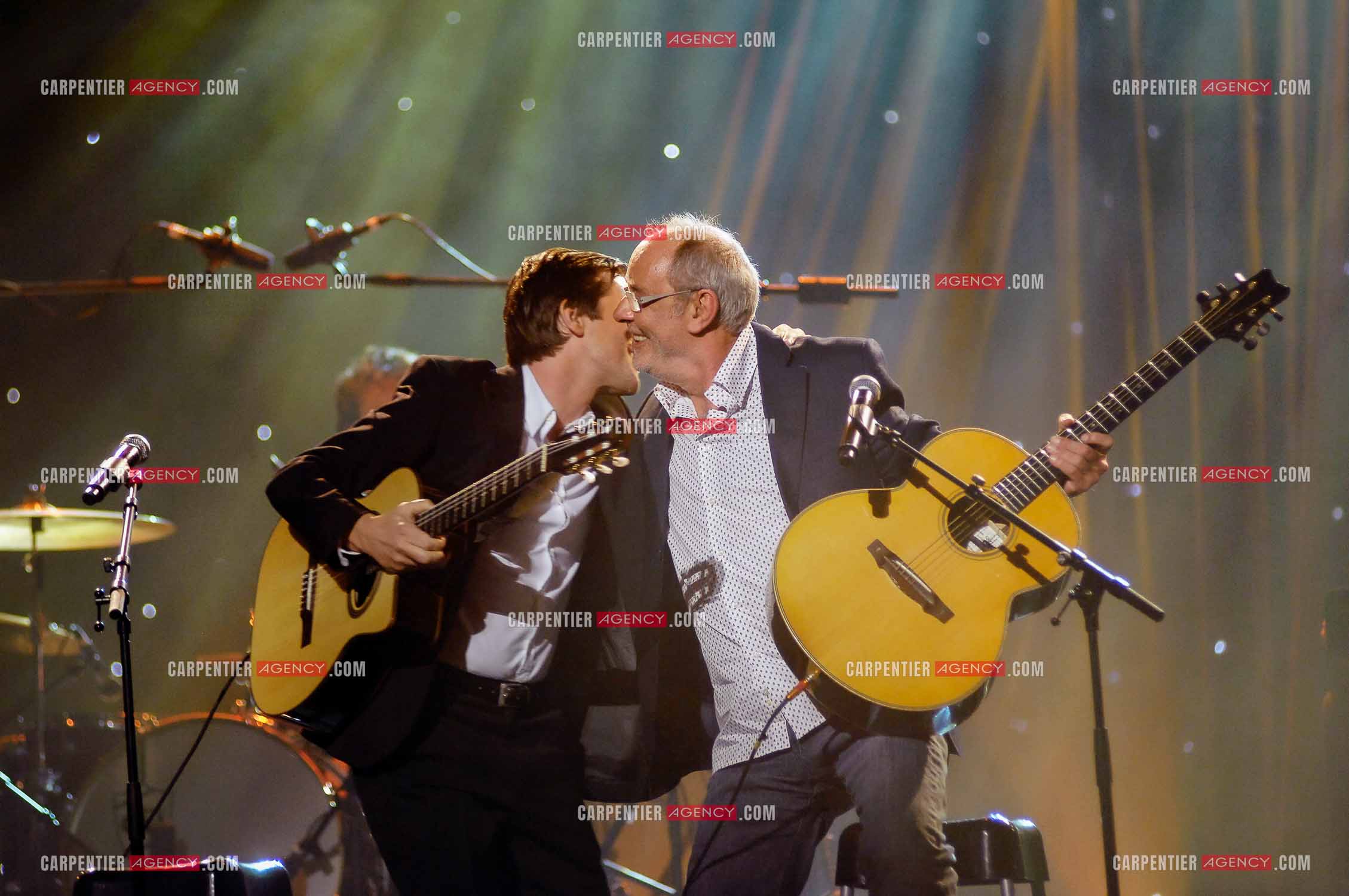 Les chanteurs Thomas Dutronc et Maxime Leforestier en duo au Zénith de Paris pour le concert SOL EN SI au profit du SIDA.