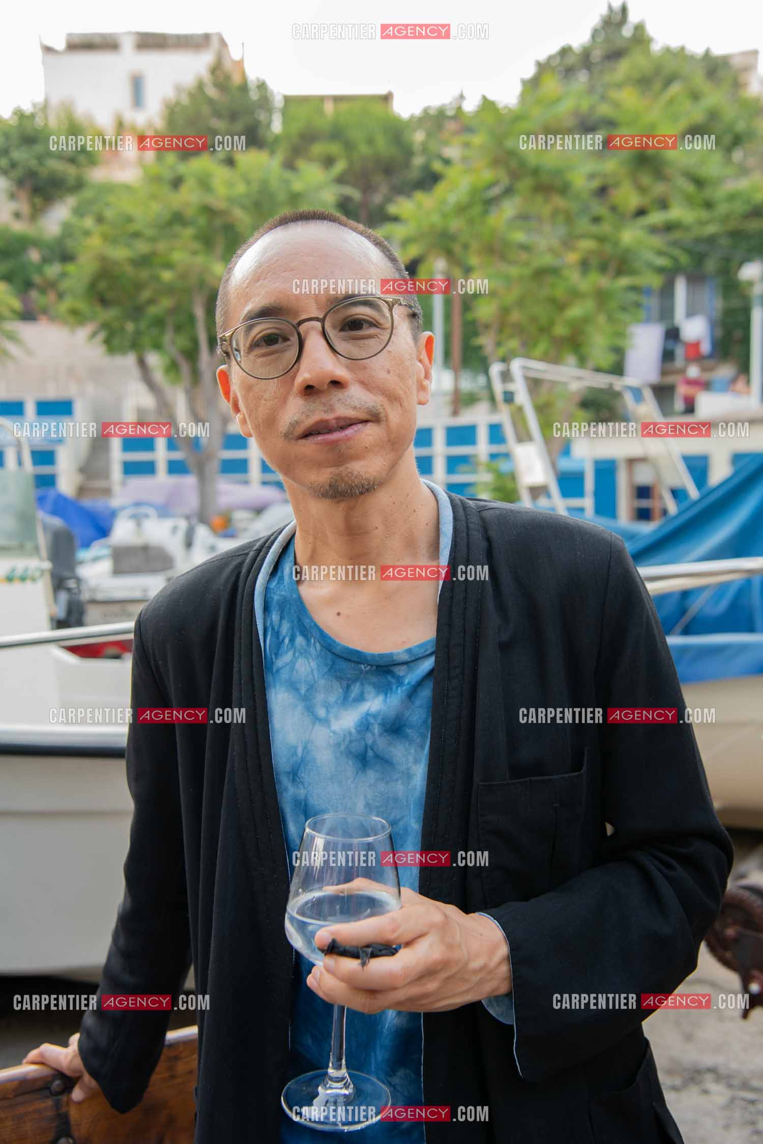 Le réalisateur, scénariste, producteur et artiste contemporain thaïlandais Apichatpong Weerasethakul au 32 èm Festival du film à Marseille. En plus d’être en compétition à Cannes avec son nouveau film, Memoria, Apichatpong Weerasethakul aura le droit à une rétrospective exceptionnelle au FID Marseille, qui lui décernera un Grand prix d’honneur pour l’ensemble de sa carrière.    ( Exclusif )