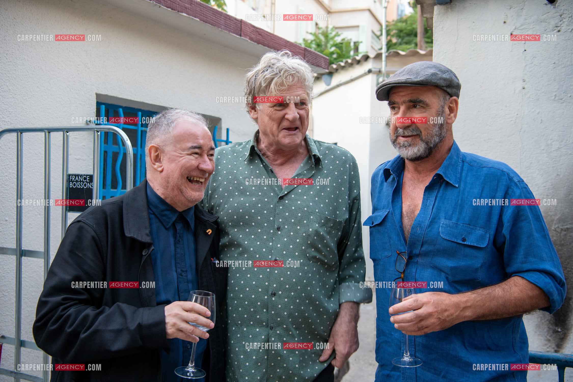 Le critique cinématographique français Jean-Pierre Rehm en compagnie de Rodolphe Burger et Eric Cantona pour la présentation de leur film  " Mano a Mano " au Fid, festival de Marseille 2021.        ( Exclusif )