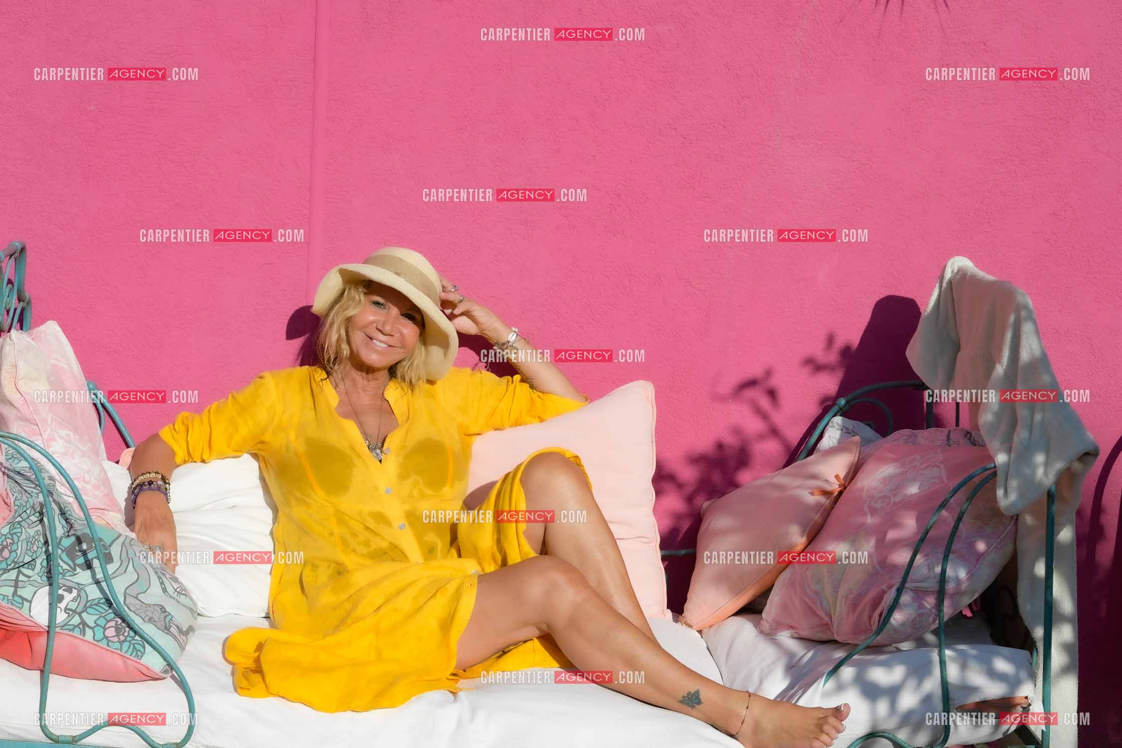 Séance photos avec Fiona Gélin dans la villa de Marcel Pagnol à St Tropez lors du tournage de son clip vidéo sur la chanson de Joe Dassin  “ A TOI “. ( Exclusif )