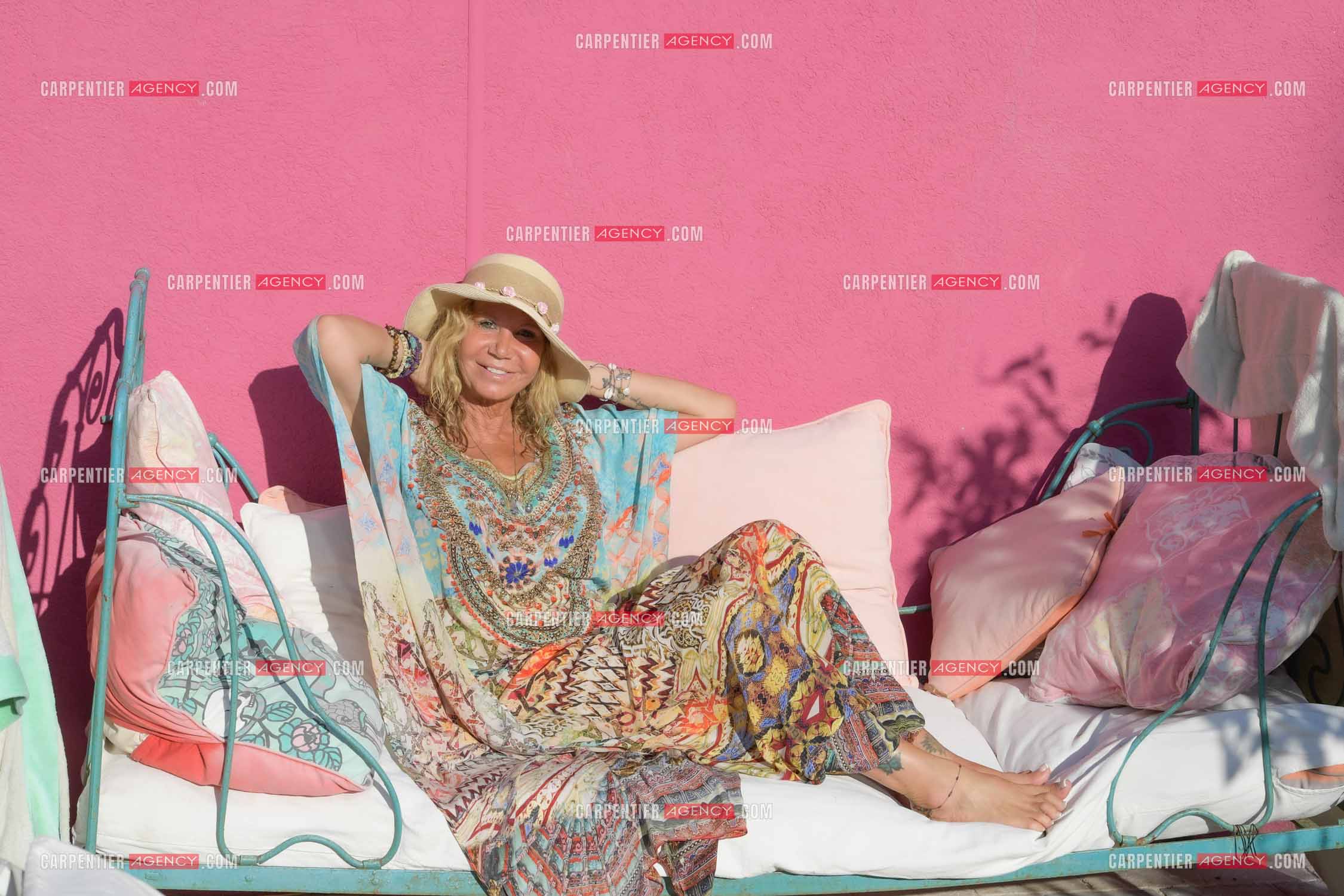 Séance photos avec Fiona Gélin dans la villa de Marcel Pagnol à St Tropez lors du tournage de son clip vidéo sur la chanson de Joe Dassin  “ A TOI “. ( Exclusif )