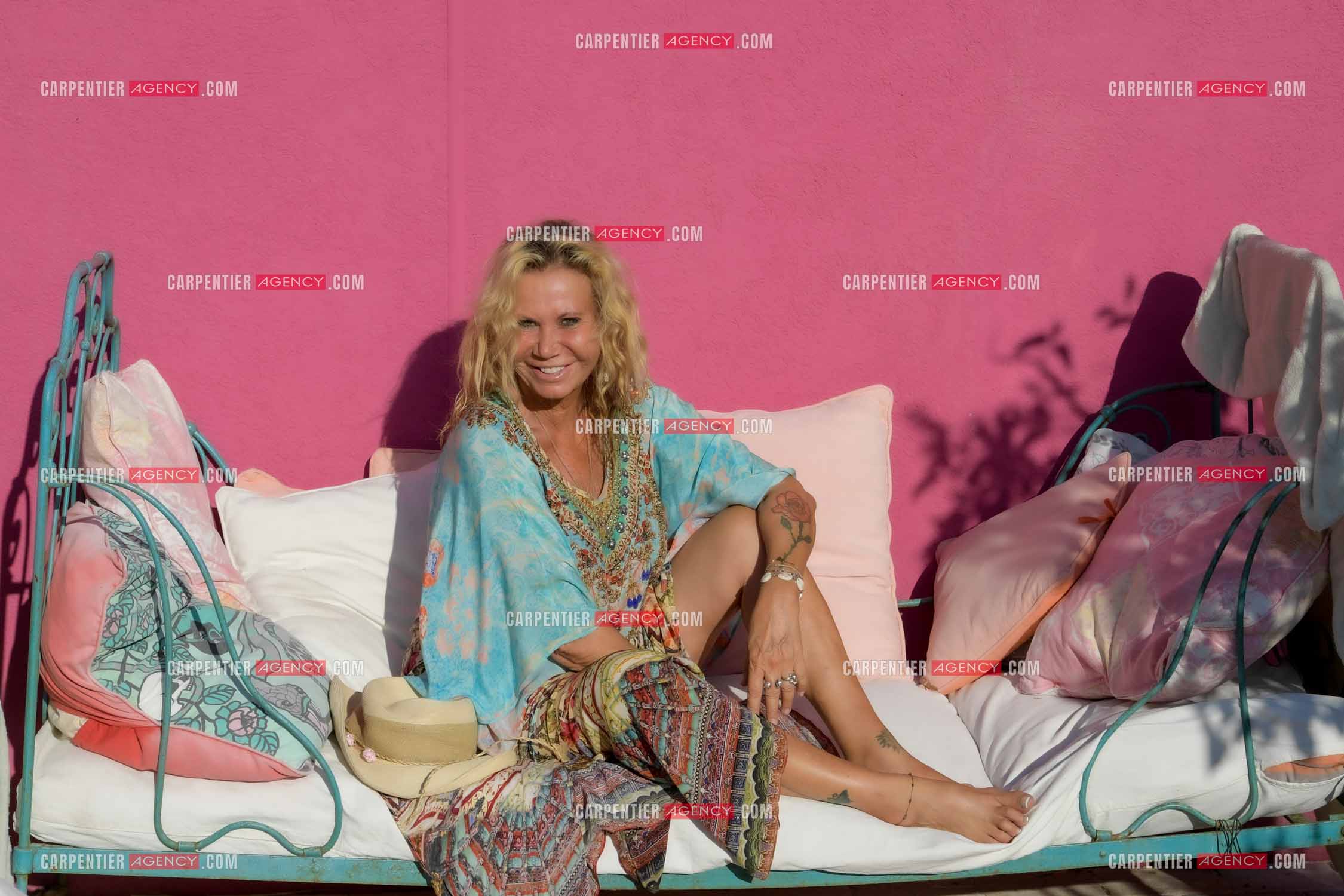 Séance photos avec Fiona Gélin dans la villa de Marcel Pagnol à St Tropez lors du tournage de son clip vidéo sur la chanson de Joe Dassin  “ A TOI “. ( Exclusif )