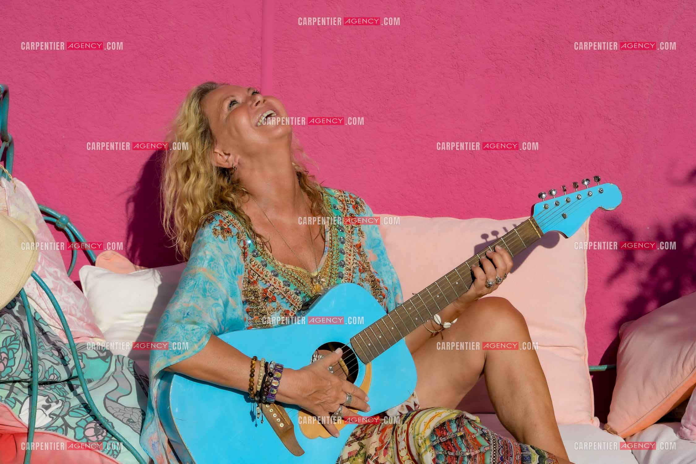 Séance photos avec Fiona Gélin dans la villa de Marcel Pagnol à St Tropez lors du tournage de son clip vidéo sur la chanson de Joe Dassin  “ A TOI “. ( Exclusif )