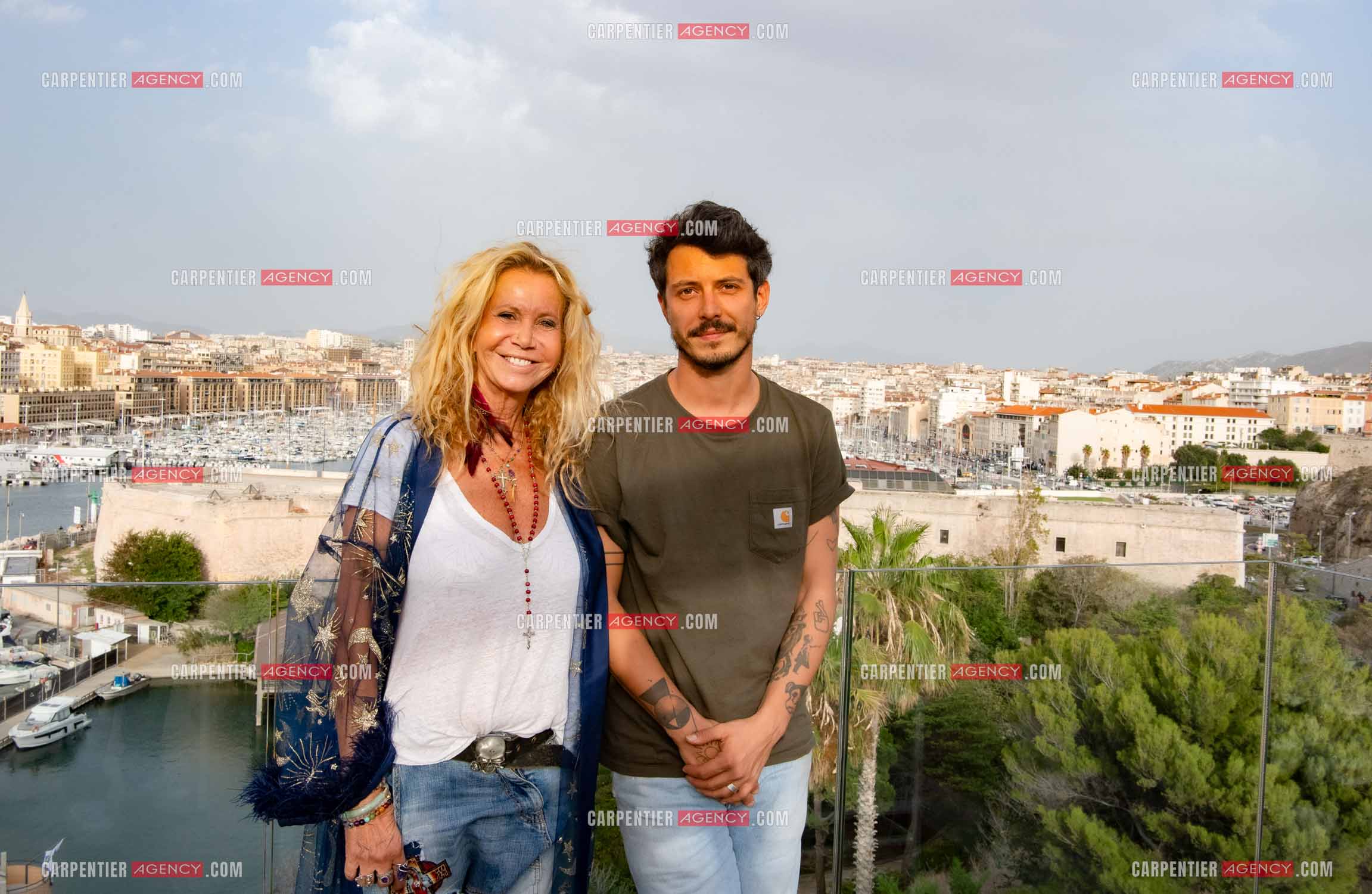 L'actrice Fiona Gélin et son fils Milan.   ( Exclusif )