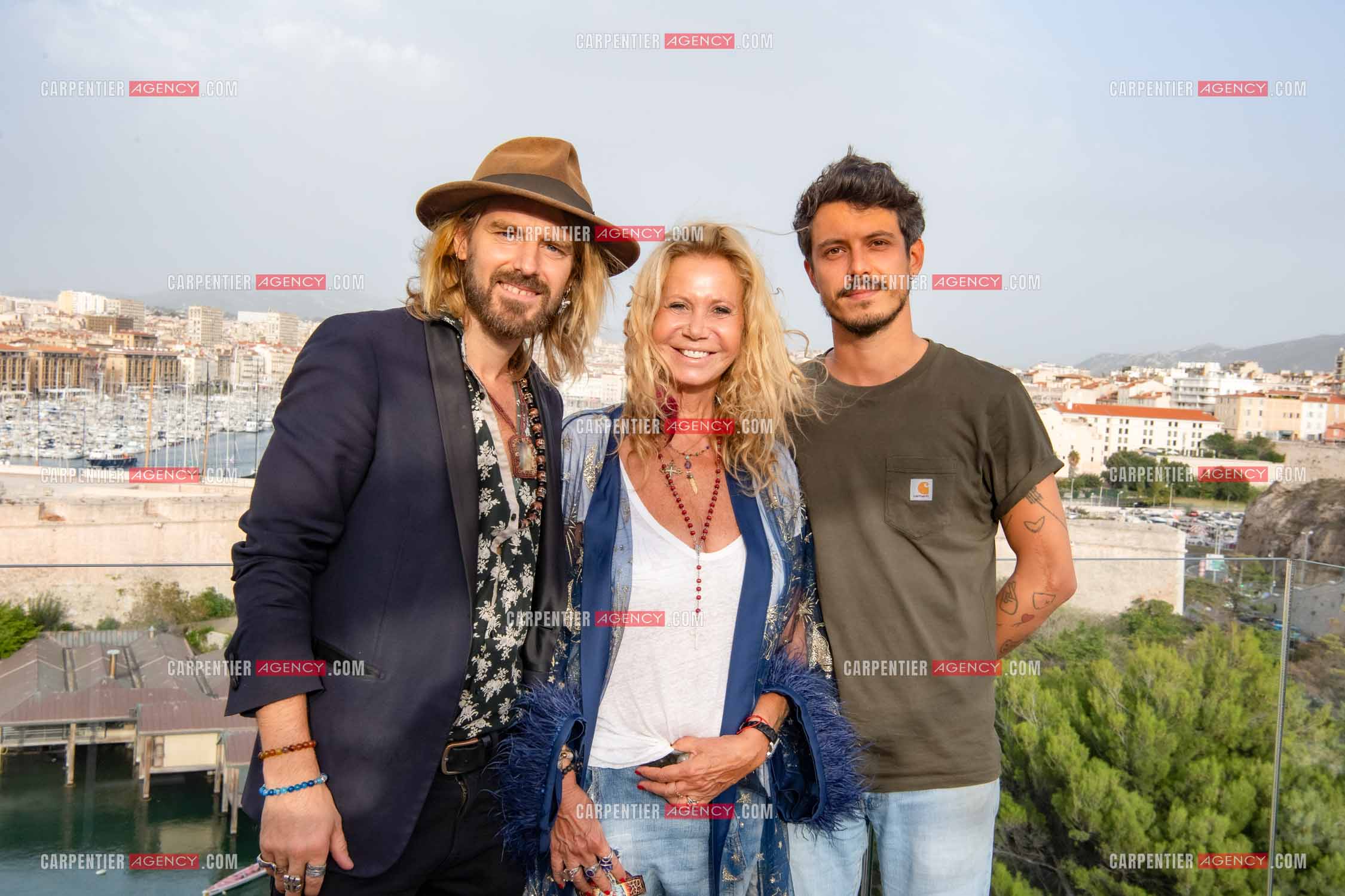 L'actrice Fiona Gélin entourée des deux hommes de sa vie, son compagnon Richard Bauduin dit Richard ChardRy et son fils Milan.   ( Exclusif )