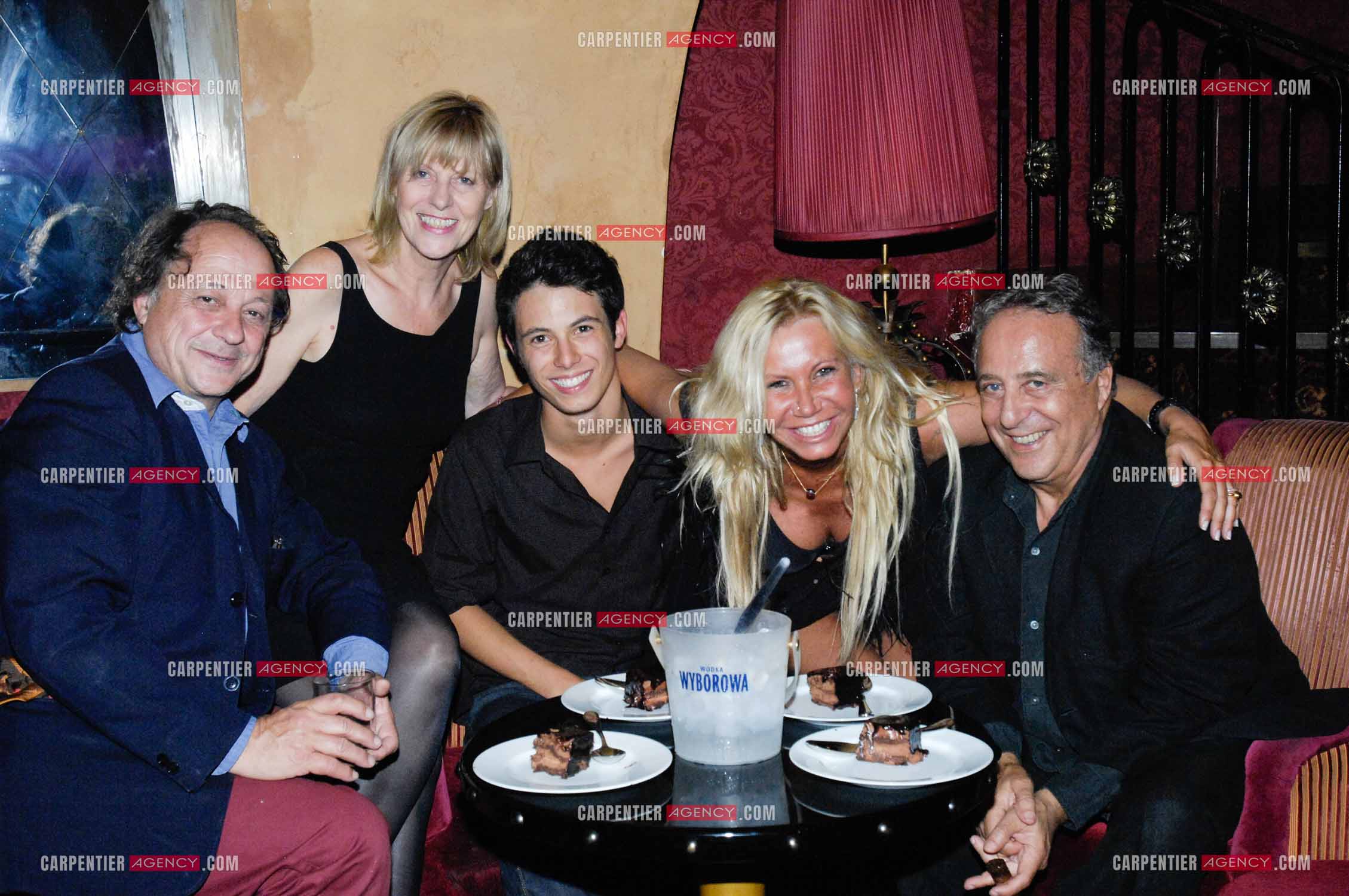 Fiona Gélin et son fils Milan pour son anniversaire chez Castel à Paris avec Chantal Ladesou  avec son mari Michel Ansault et Daniel Hechter. ( Exclue )