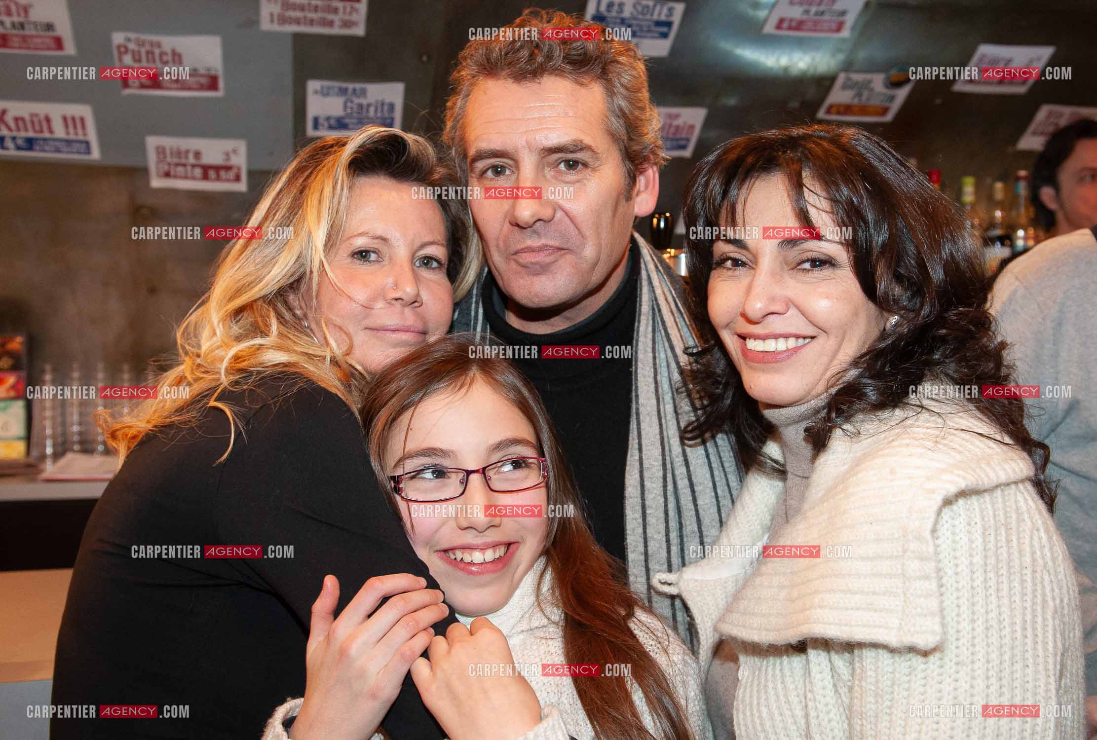 La chanteuse Fiona Gélin en concert à la salle “ Le Caveau de la République “. Fiona Gélin entourée de son frère Manuel Gélin, sa femme la productrice Mexicaine Gabriela Chavira et leur fille Lana Gélin.  ( Exclusif )