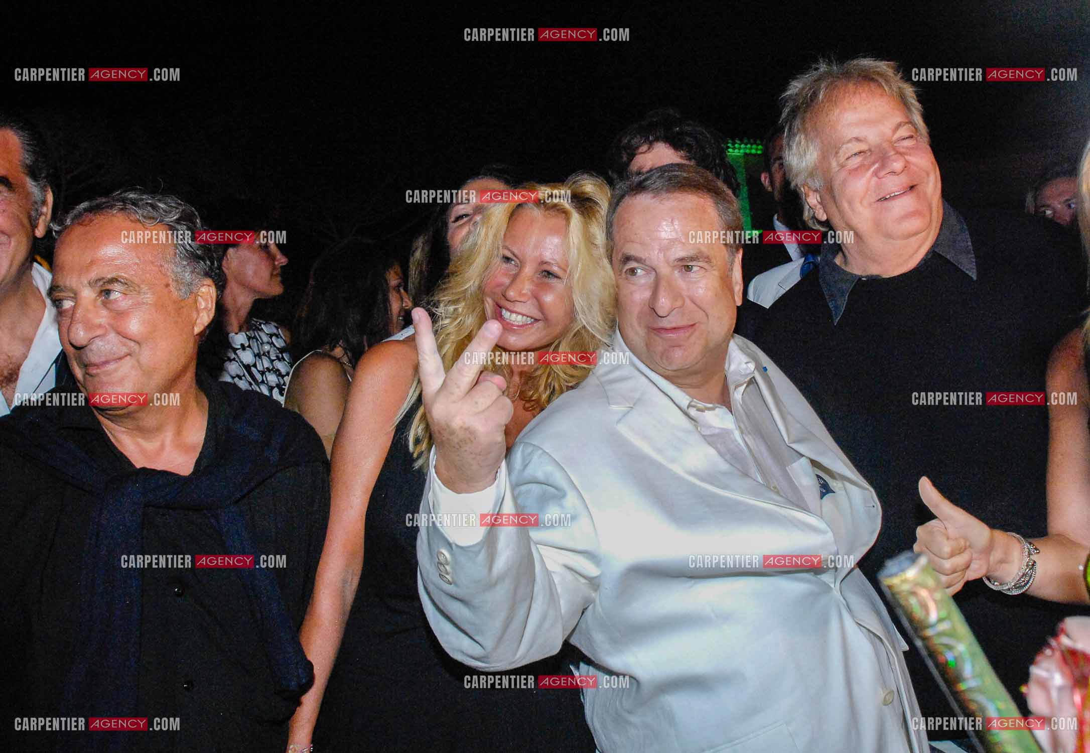 Paul-Loup Sulitzer fête ses 61 ans dans la villa de son ami Thomas Leclercq a St Tropez. Autour de Paul-Loup Sulitzer, Daniel Hechter, Fiona Gélin, et Massimo Gargia.