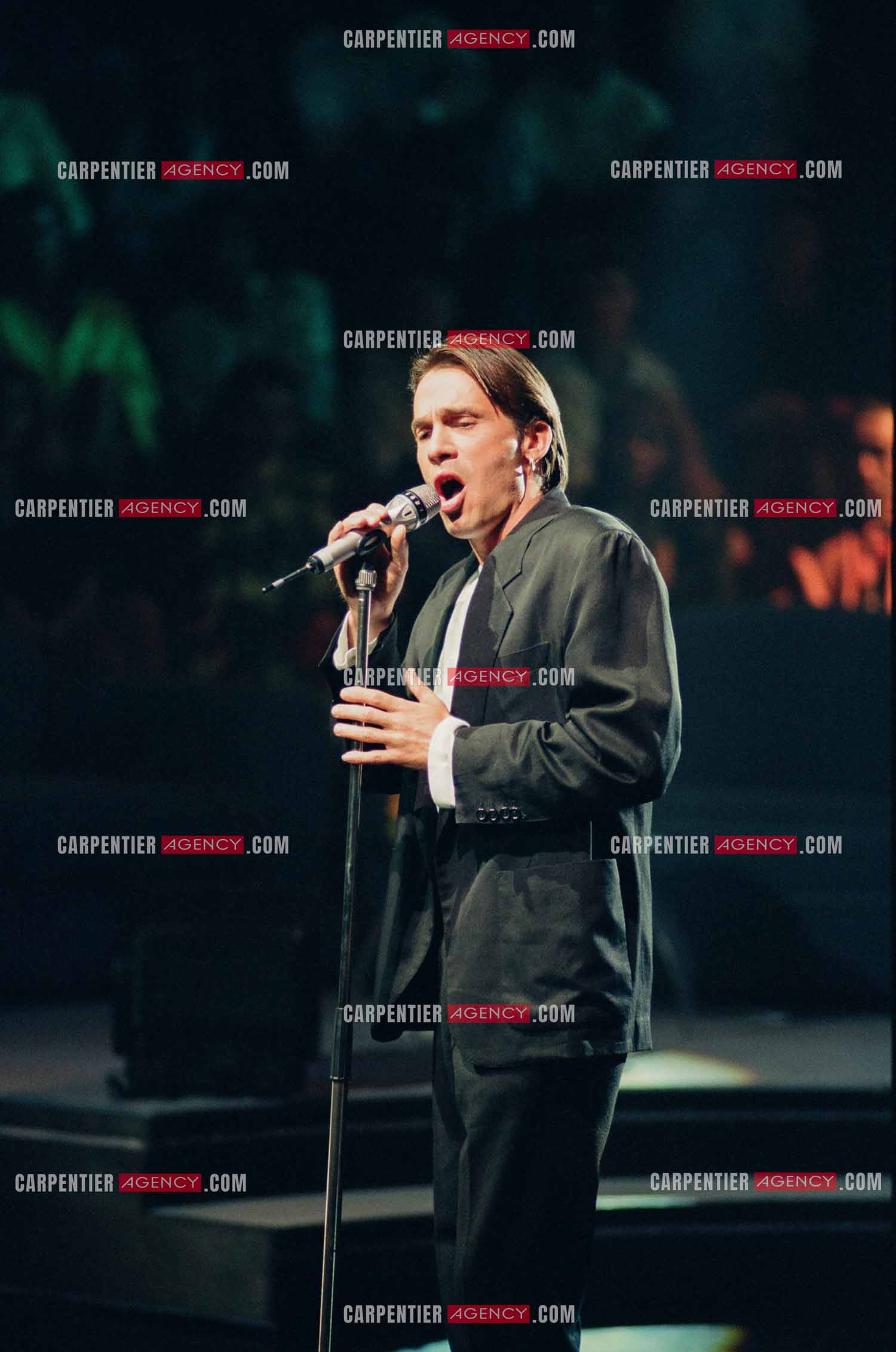 Le chanteur Florent Pagny pour l'enregistrement de l'émission “ Sacrée Soirée “ sur TF1 en 1992. ( Exclusif )