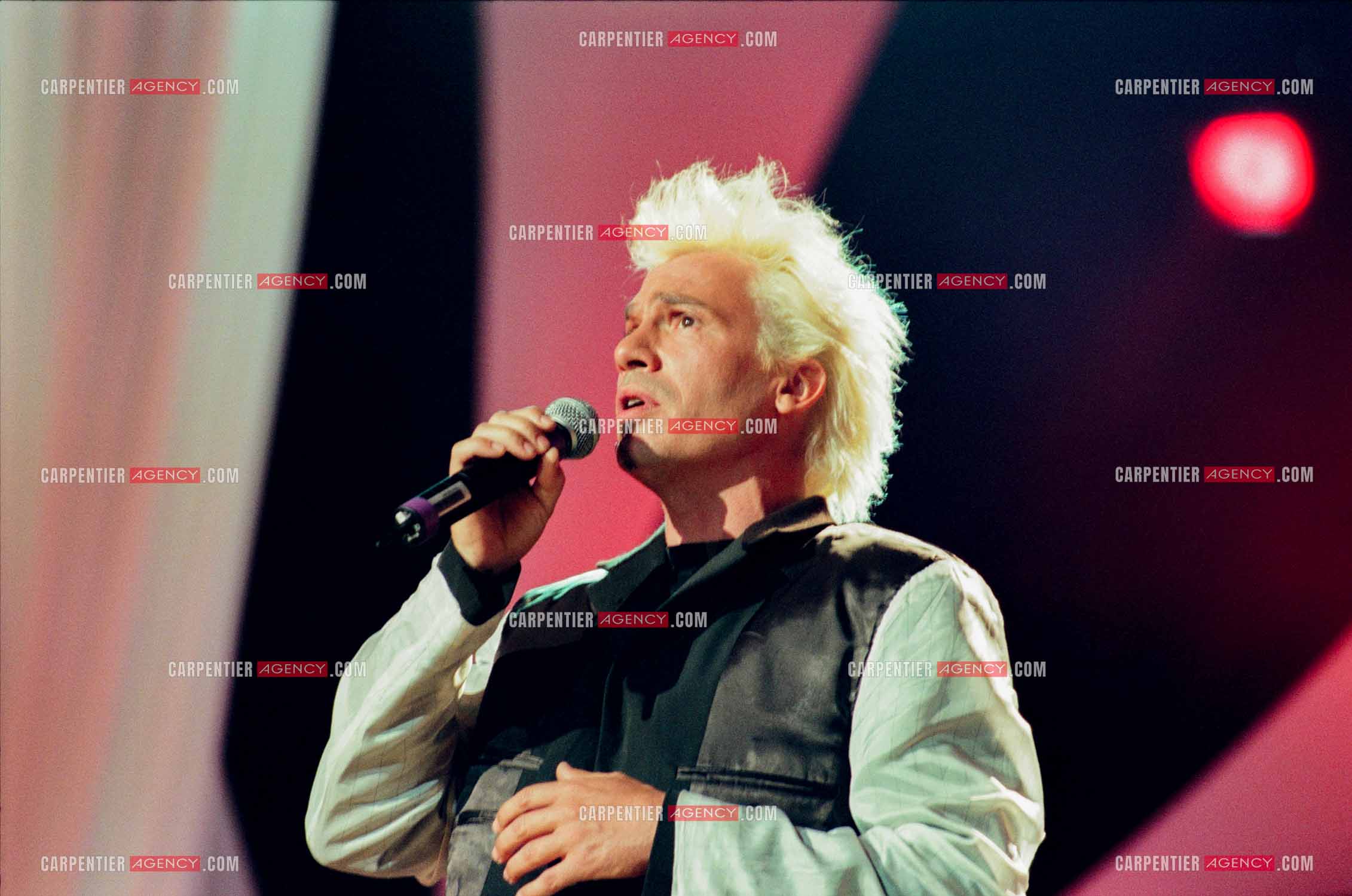 13e cérémonie des Victoires de la musique à l'Olympia le 20 Février 1998. Le chanteur Florent Pagny.