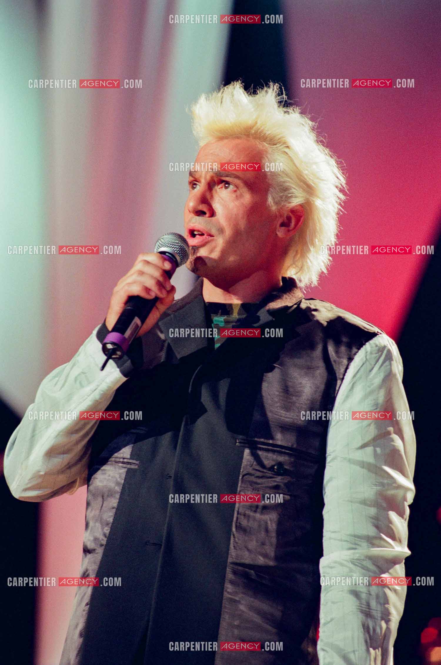 13e cérémonie des Victoires de la musique à l'Olympia le 20 Février 1998. Le chanteur Florent Pagny.