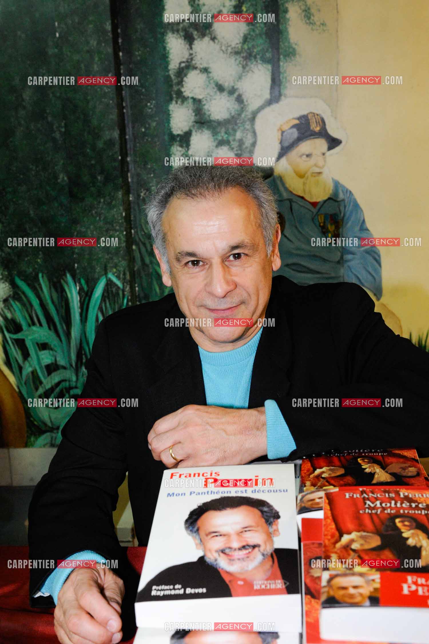 L'acteur Francis Perrin présente son livre “ Mon Panthéon est décousu “ au salon du livre de Toulon. ( Exclusif )