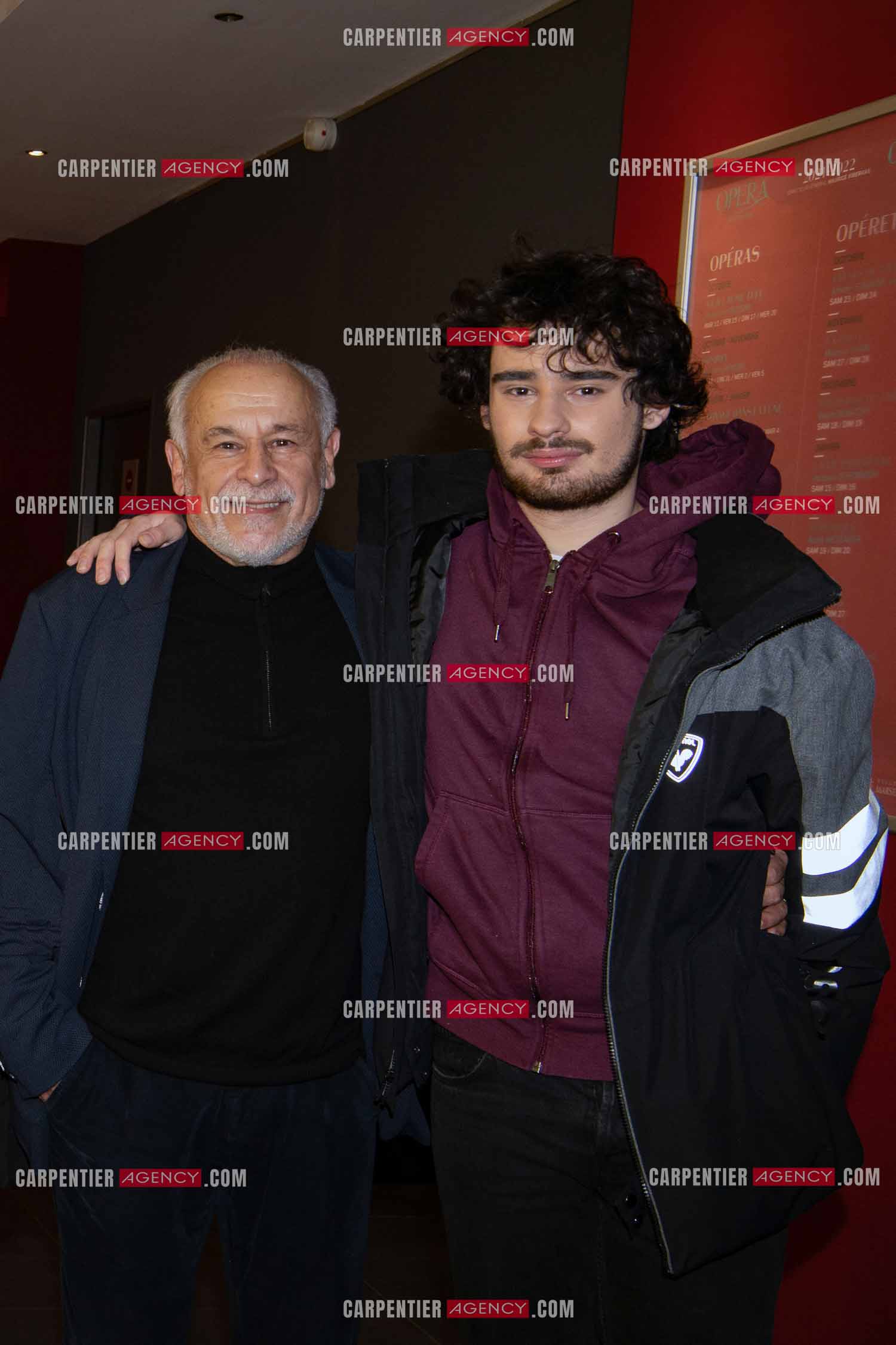 L'acteur Francis PERRIN et Louis PERRIN son fils à Marseille au théâtre de l'Odéon.   ( Exclusif )