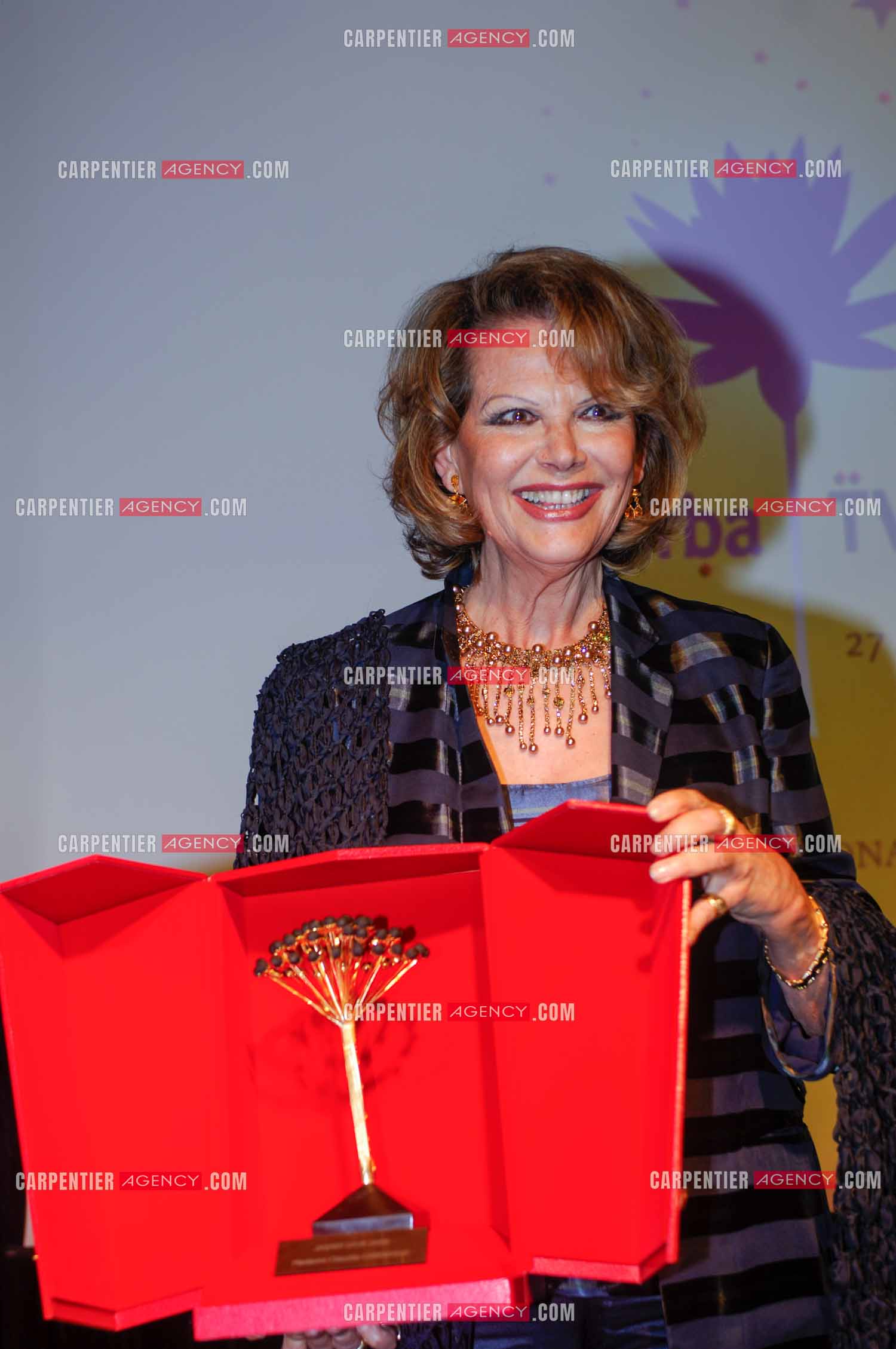 Festival du film à l'hôtel Yadis à Djerba en Tunisie du 28 au 30 Avril 2006. L'actrice Claudia Cardinale reçoit le Jasmin d'or.