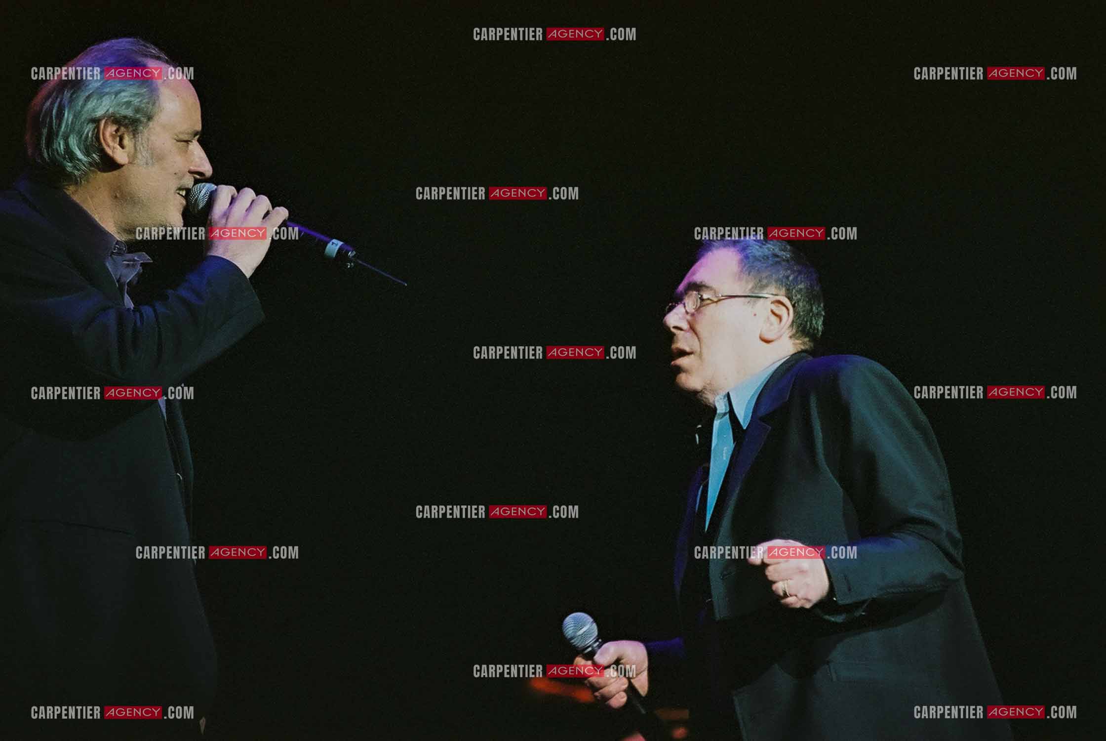 Concert organisé à l'Olympia autour de la guitare. Duo entre Maxime Le Forestier et Claude Nougaro.  ( Exclusif )