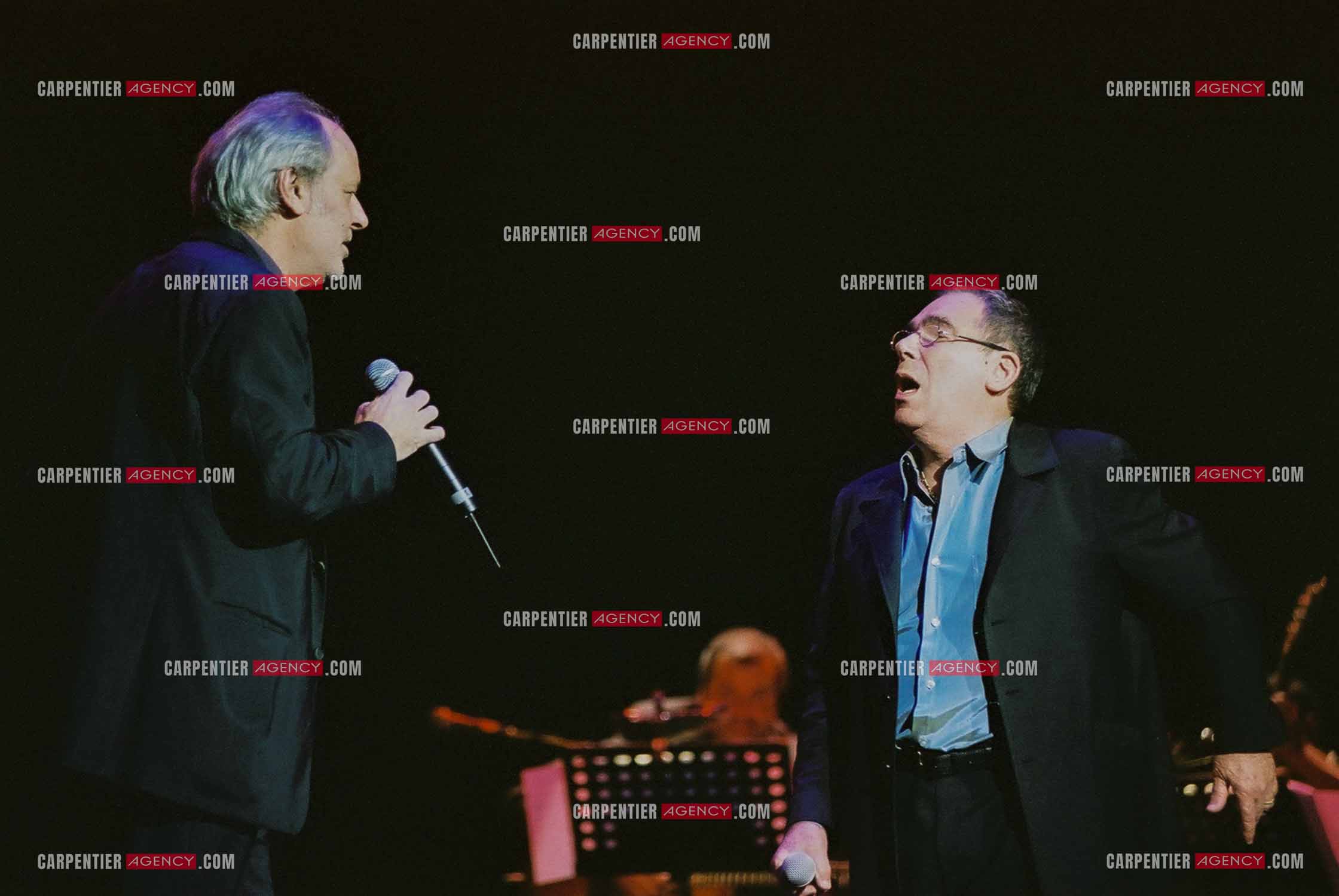 Concert organisé à l'Olympia autour de la guitare. Duo entre Maxime Le Forestier et Claude Nougaro.  ( Exclusif )