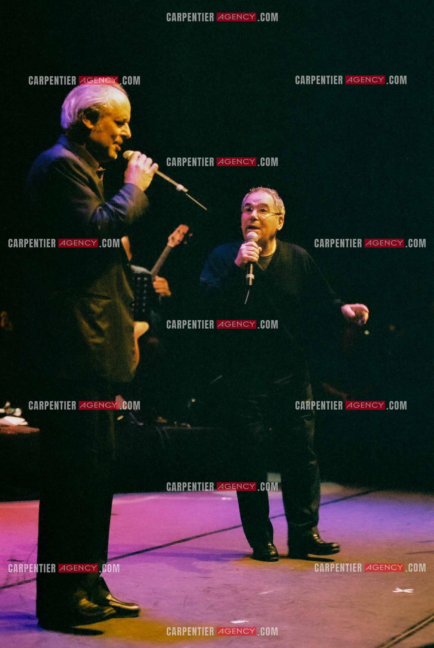 Concert organisé à l'Olympia autour de la guitare. Duo entre Maxime Le Forestier et Claude Nougaro.  ( Exclusif )