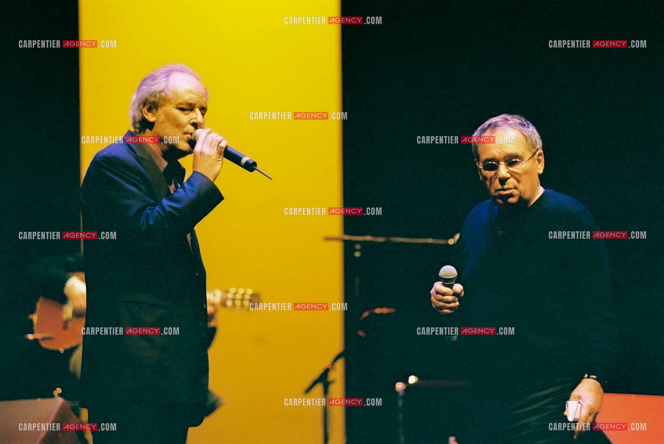 Concert organisé à l'Olympia autour de la guitare. Duo entre Maxime Le Forestier et Claude Nougaro.  ( Exclusif )