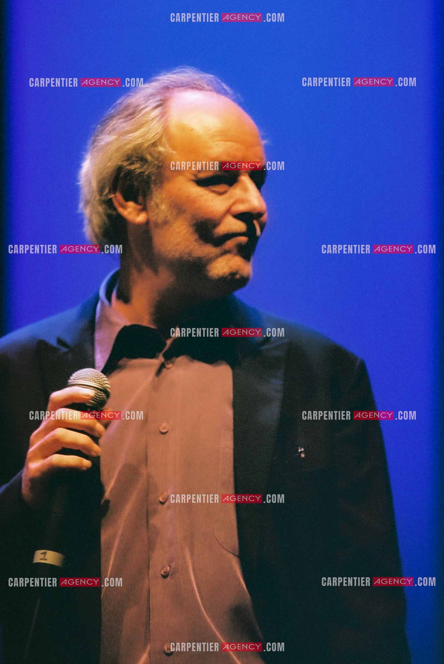 Concert organisé à l'Olympia autour de la guitare. Maxime Le Forestier.  ( Exclusif )