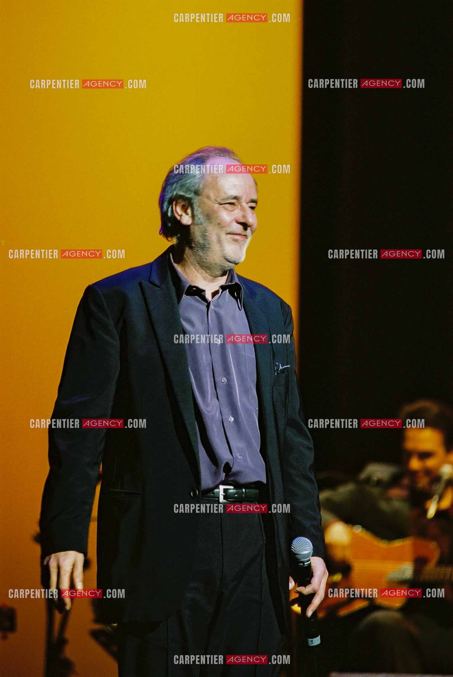 Concert organisé à l'Olympia autour de la guitare. Maxime Le Forestier.  ( Exclusif )