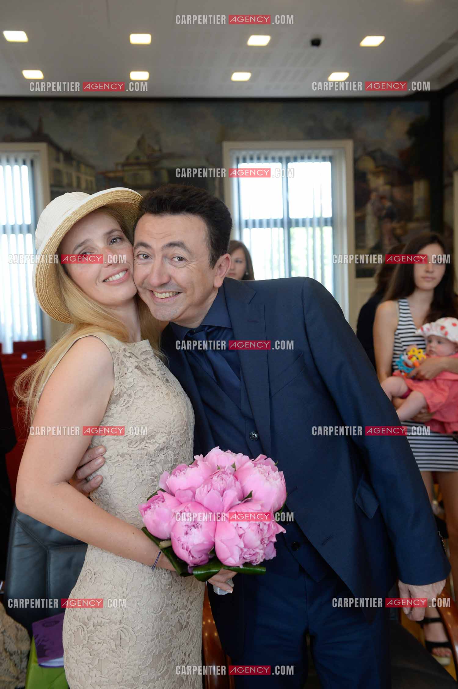 Mariage entre Claire Voyard et l'humoriste imitateur Gérald Dahan à la mairie de St Ouen  Le 12Juin 2015.      ( Exclusif )