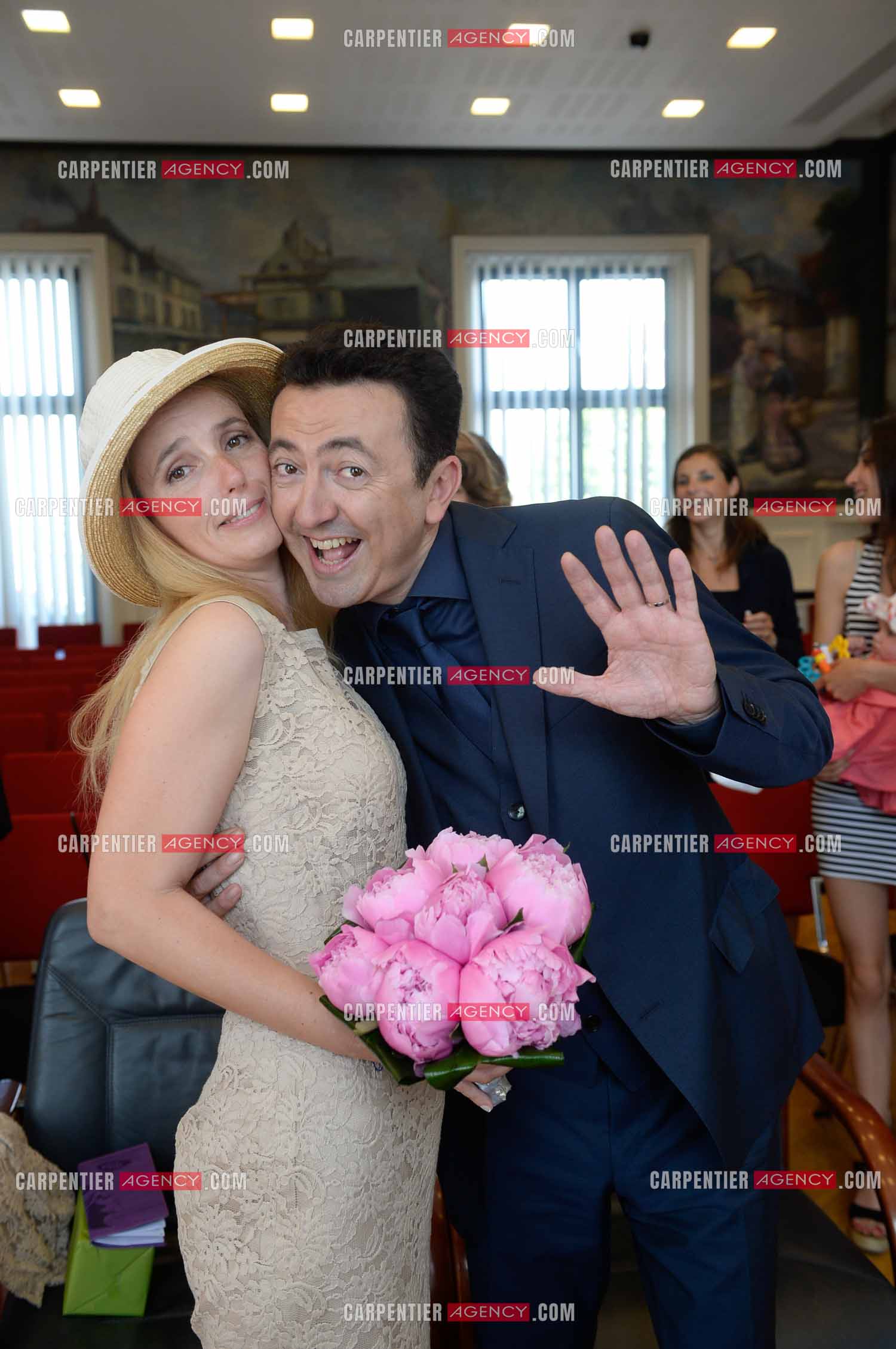 Mariage entre Claire Voyard et l'humoriste imitateur Gérald Dahan à la mairie de St Ouen  Le 12Juin 2015.      ( Exclusif )