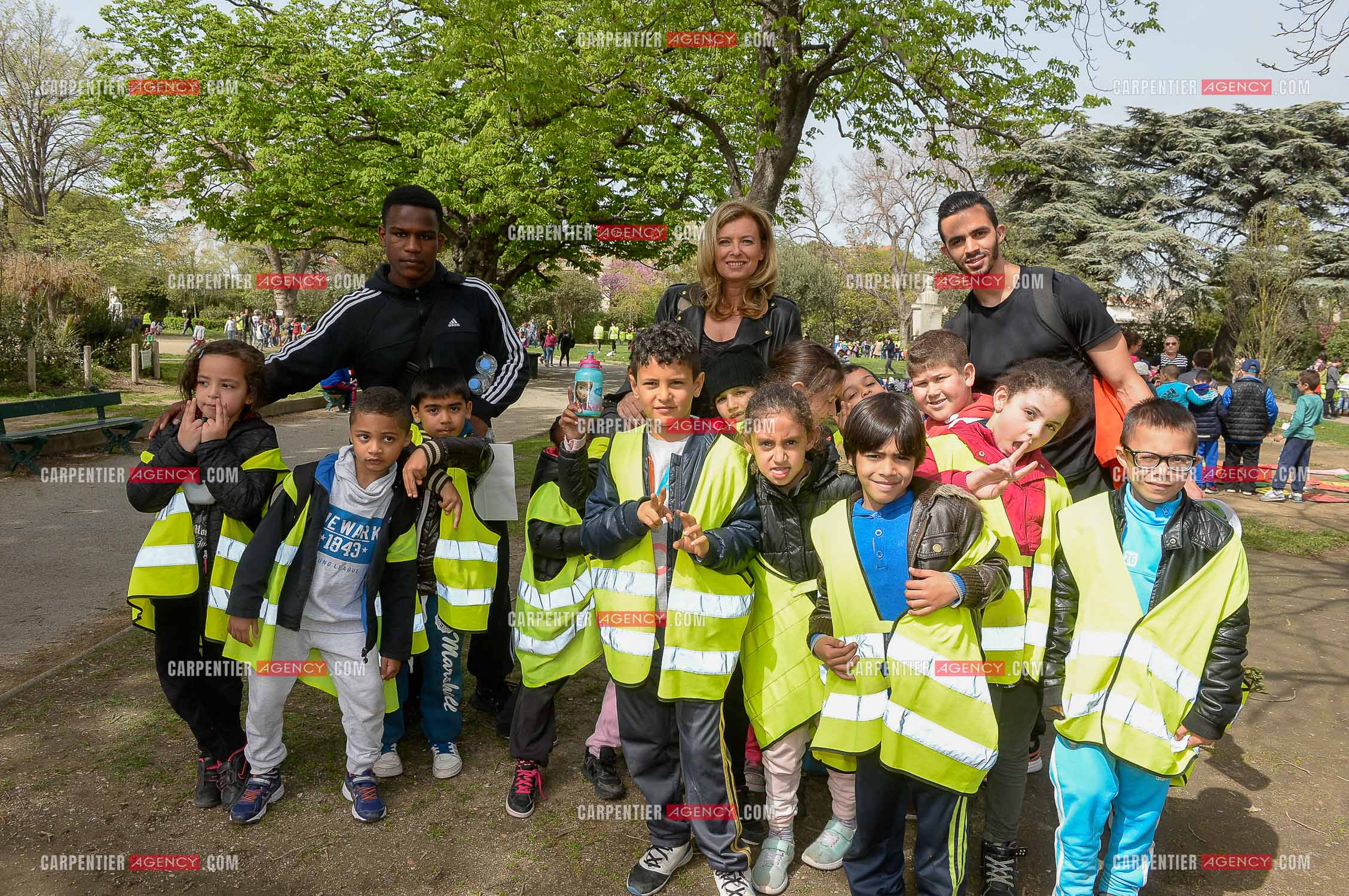 Valérie Trierweiler fait la chasse aux œufs de Pâques solidaire du secours Pop 13. Valérie a passé toute l'après-midi auprès des enfants du Secours Pop à Marseille au Parc Longchamp.