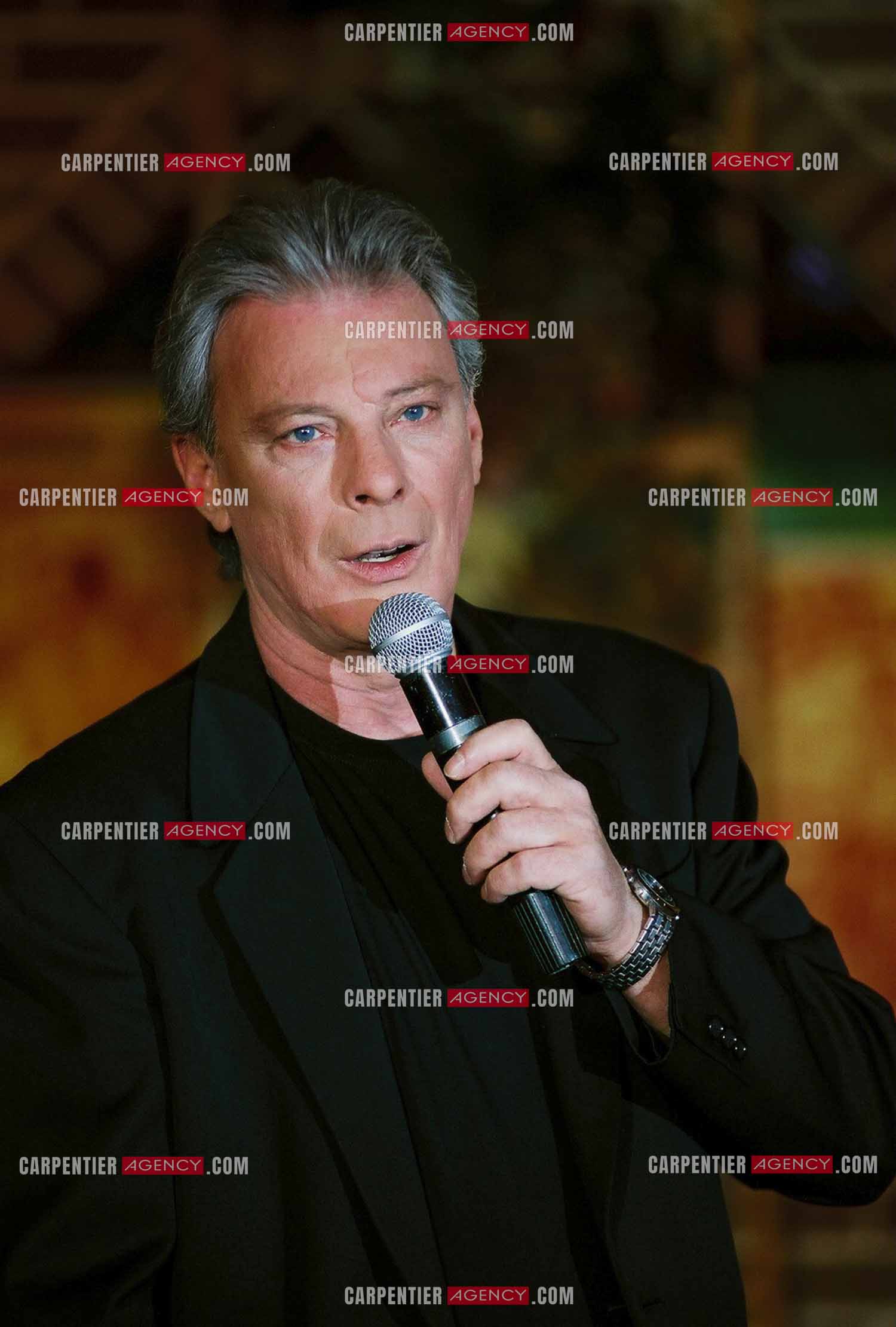 Le chanteur Herbert Léonard lors d'un Gala en 2004.    ( Exclusif )