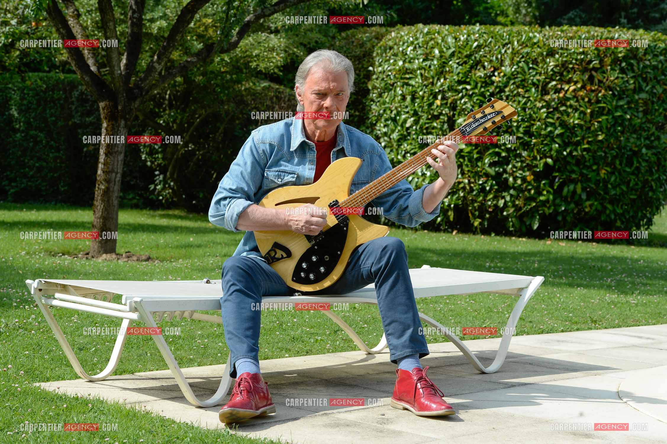 Le chanteur Herbert Léonard chez lui a Barbizon.    ( Exclusif )