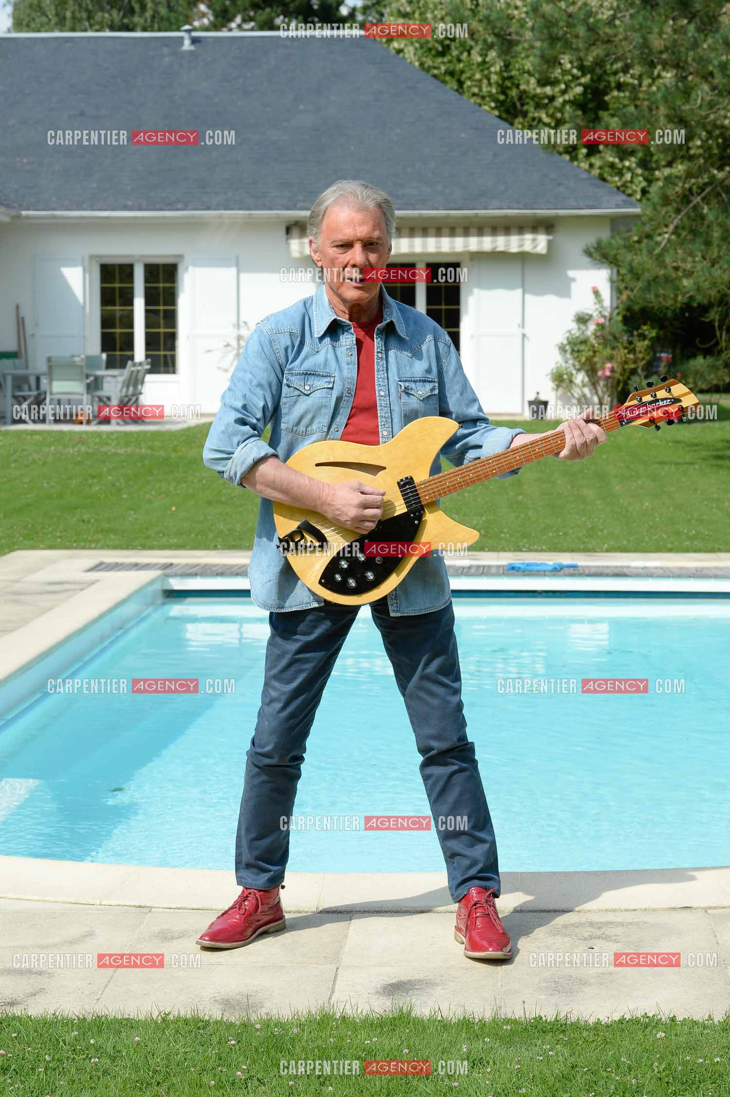 Le chanteur Herbert Léonard chez lui a Barbizon.    ( Exclusif )