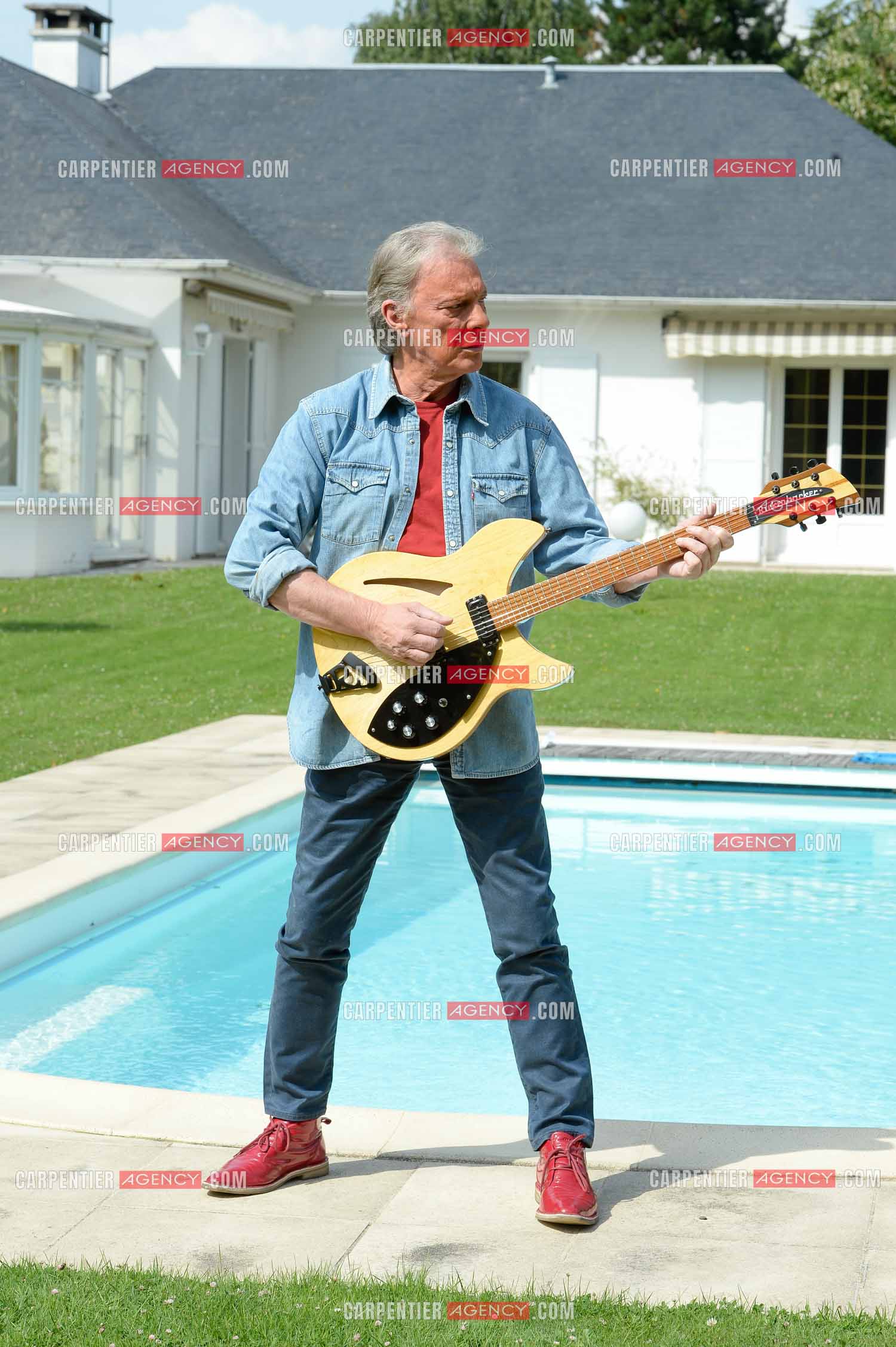 Le chanteur Herbert Léonard chez lui a Barbizon.    ( Exclusif )