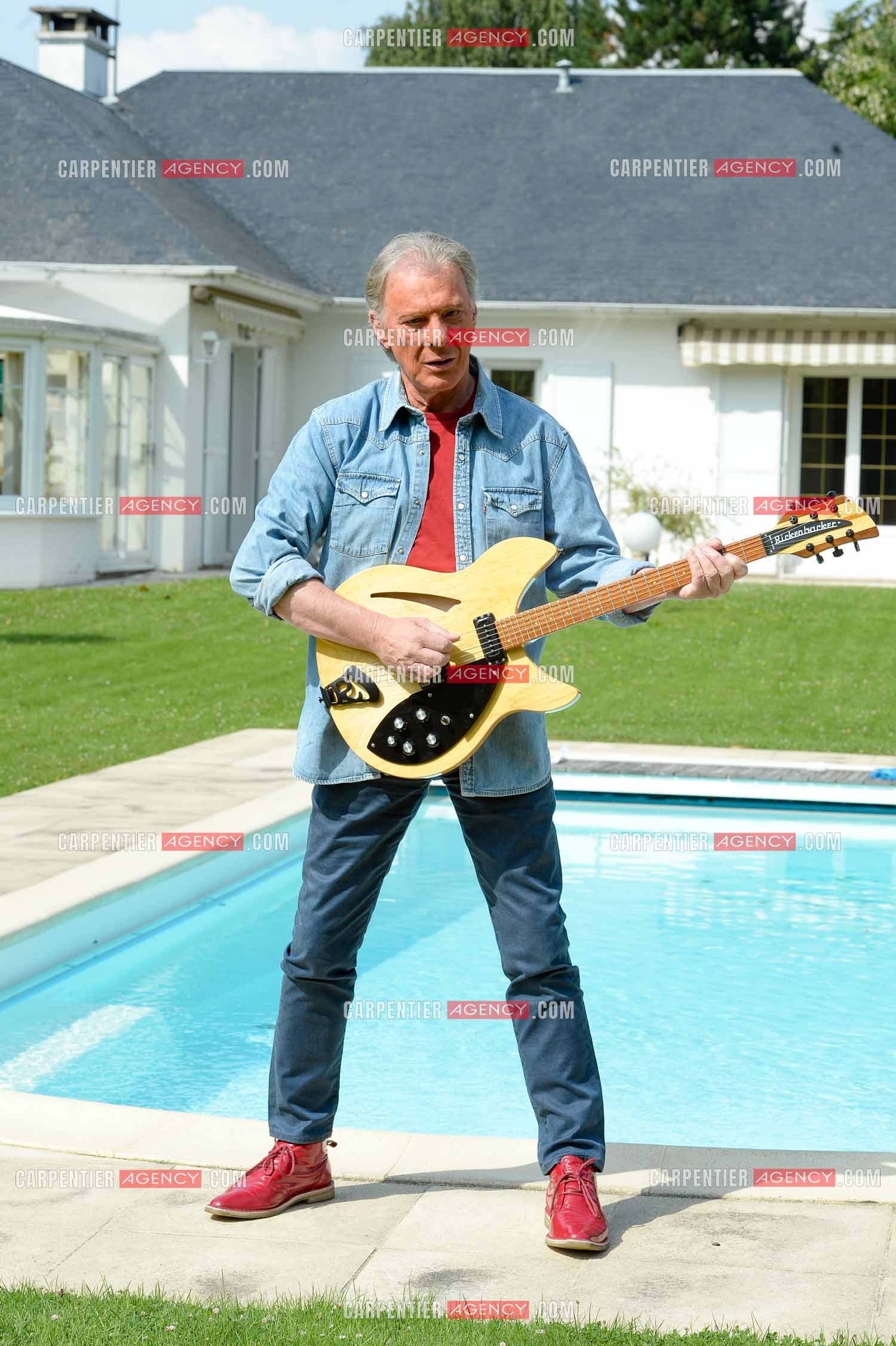 Le chanteur Herbert Léonard chez lui a Barbizon.    ( Exclusif )