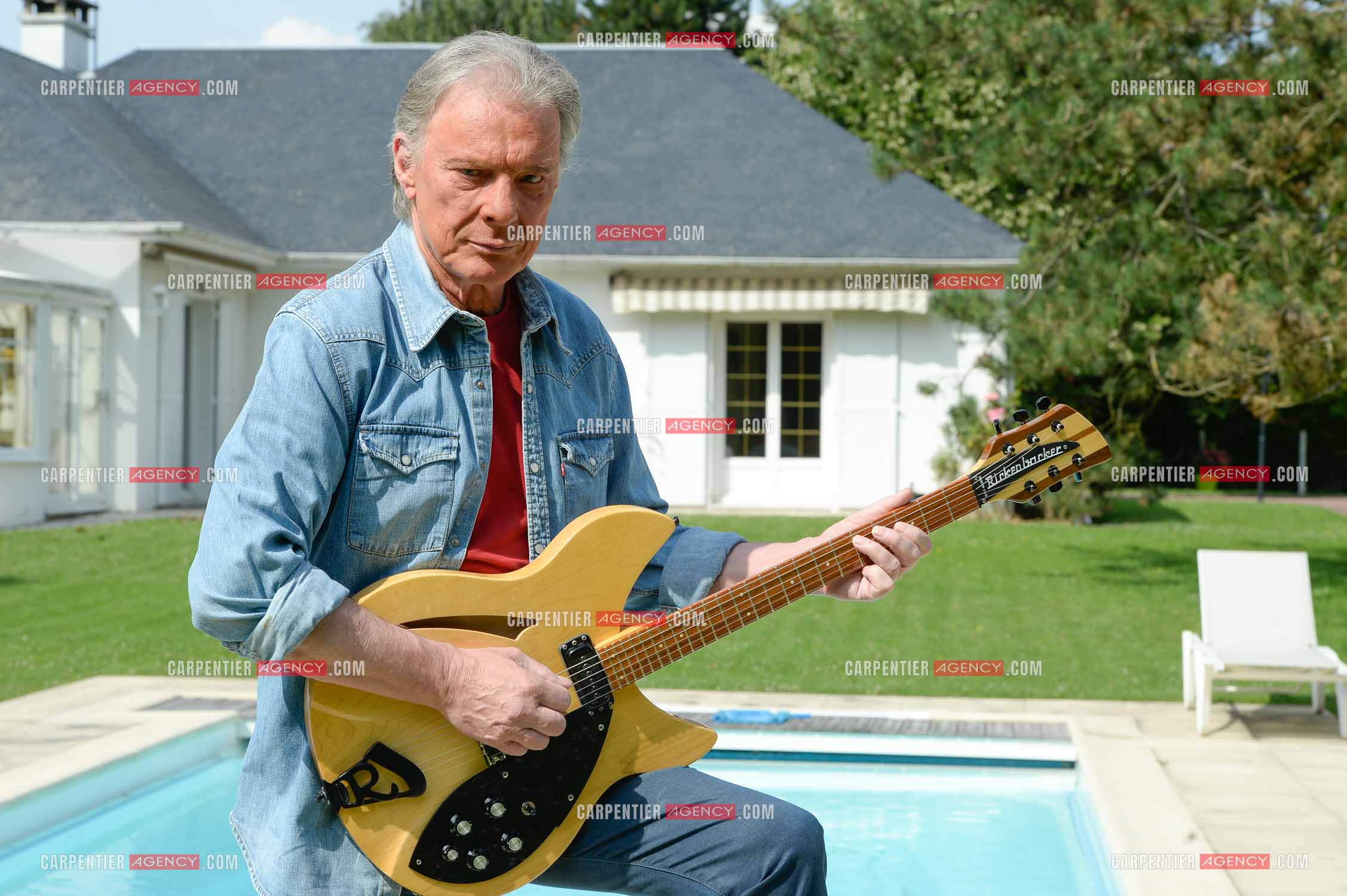 Le chanteur Herbert Léonard chez lui a Barbizon.    ( Exclusif )