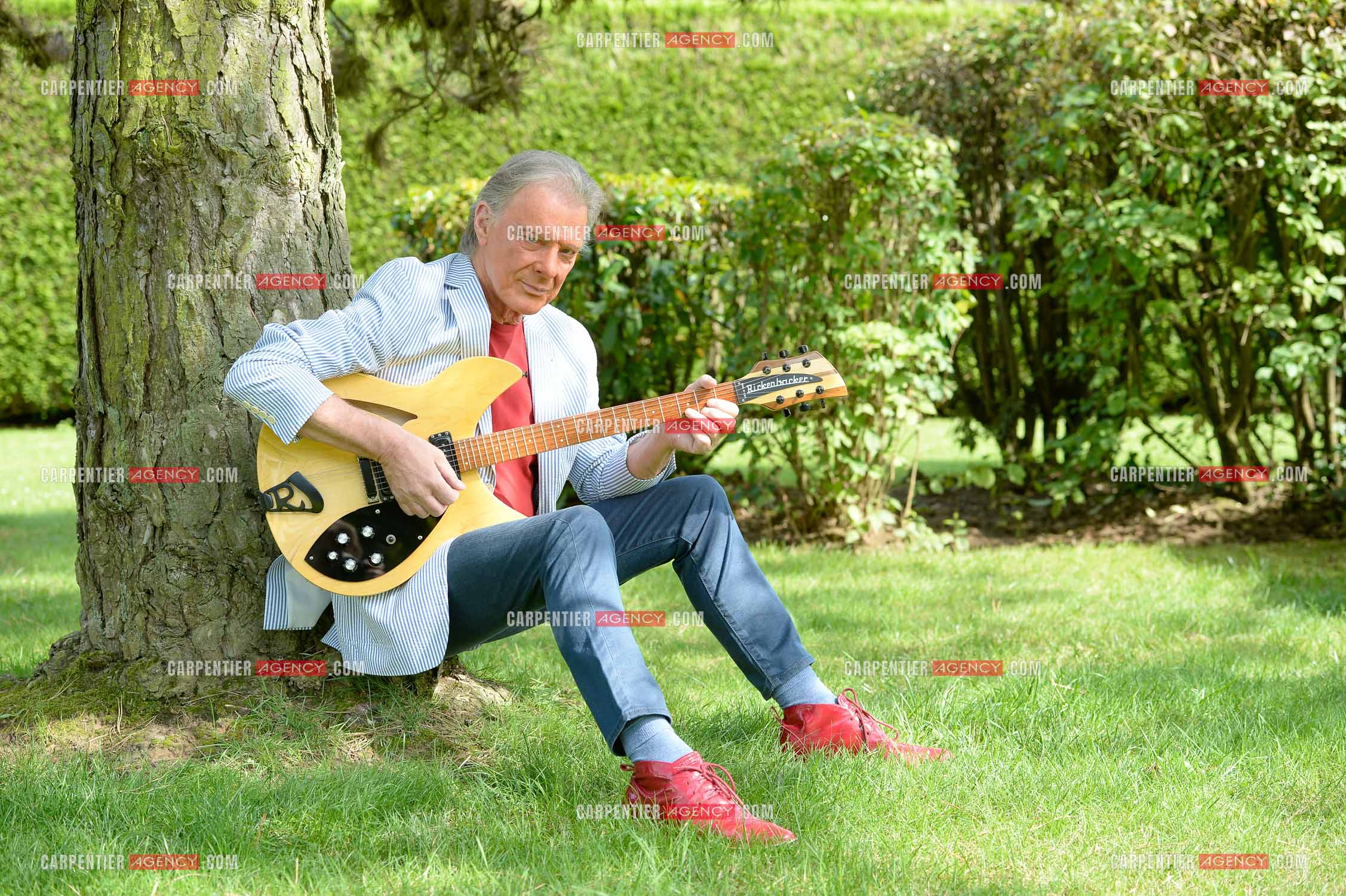 Le chanteur Herbert Léonard chez lui a Barbizon.    ( Exclusif )