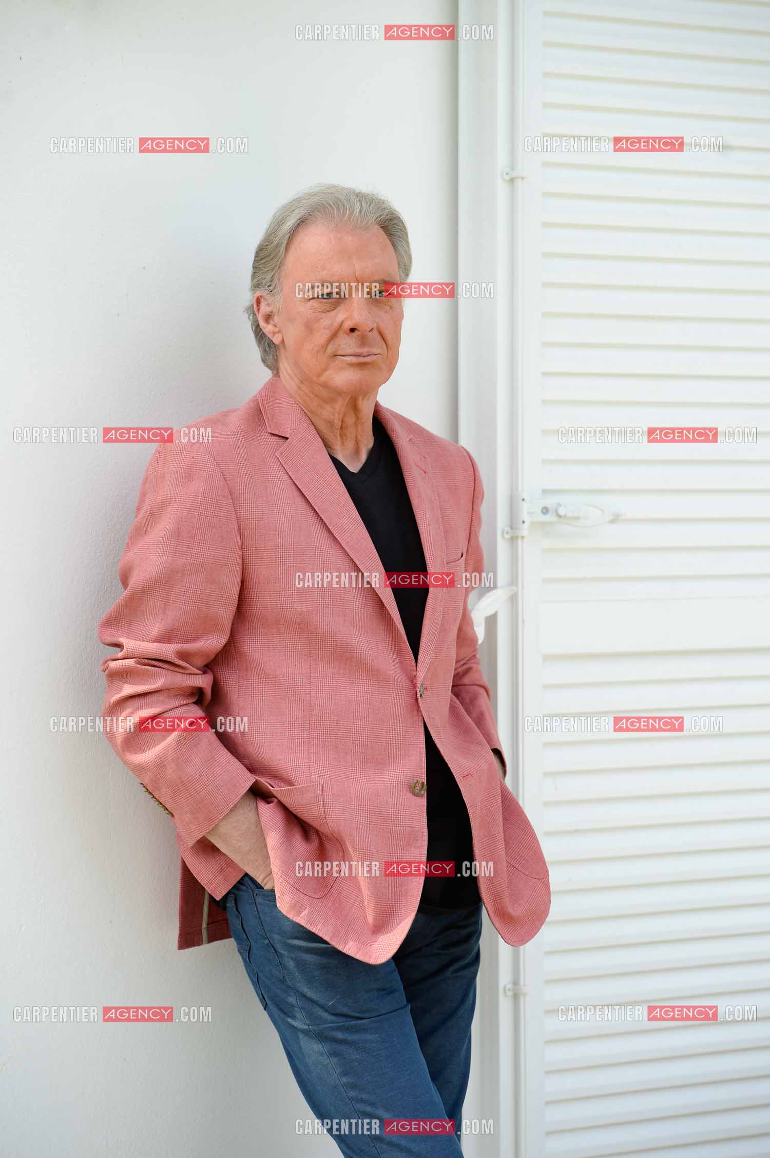 Le chanteur Herbert Léonard chez lui a Barbizon.    ( Exclusif )