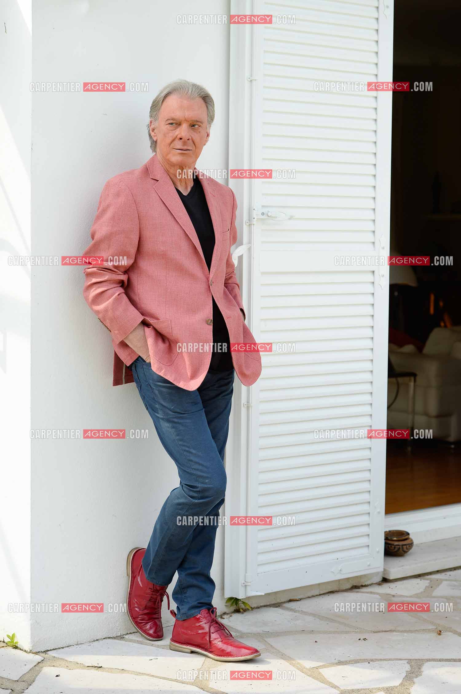 Le chanteur Herbert Léonard chez lui a Barbizon.    ( Exclusif )