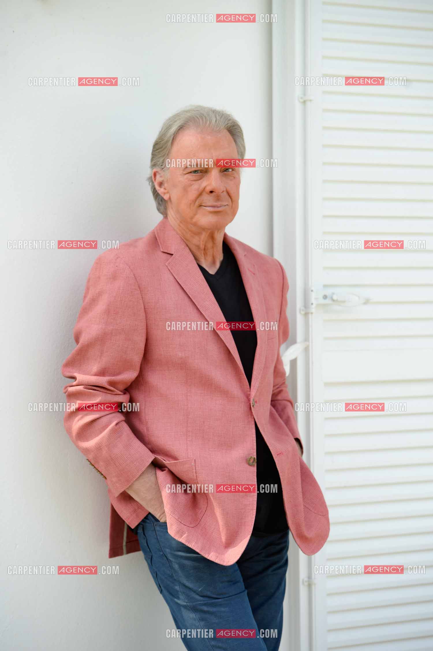 Le chanteur Herbert Léonard chez lui a Barbizon.    ( Exclusif )