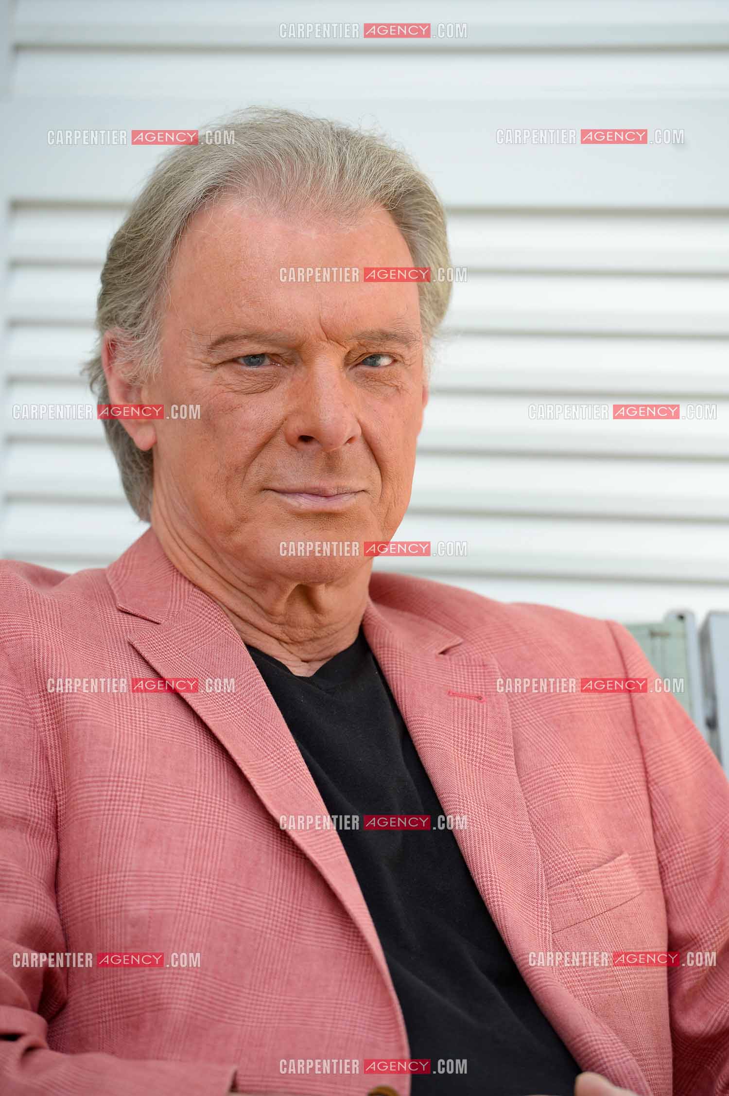 Le chanteur Herbert Léonard chez lui a Barbizon.    ( Exclusif )