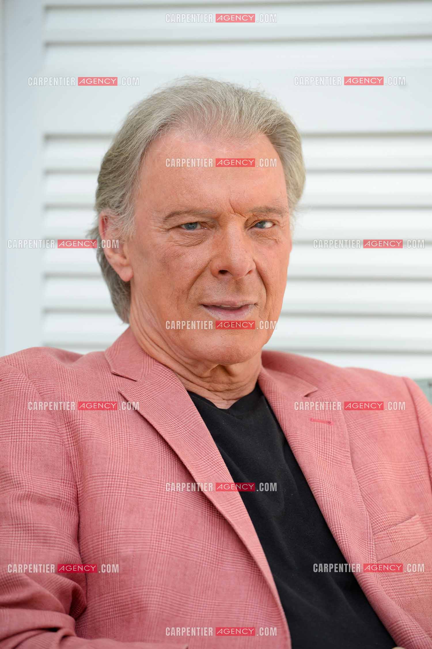 Le chanteur Herbert Léonard chez lui a Barbizon.    ( Exclusif )