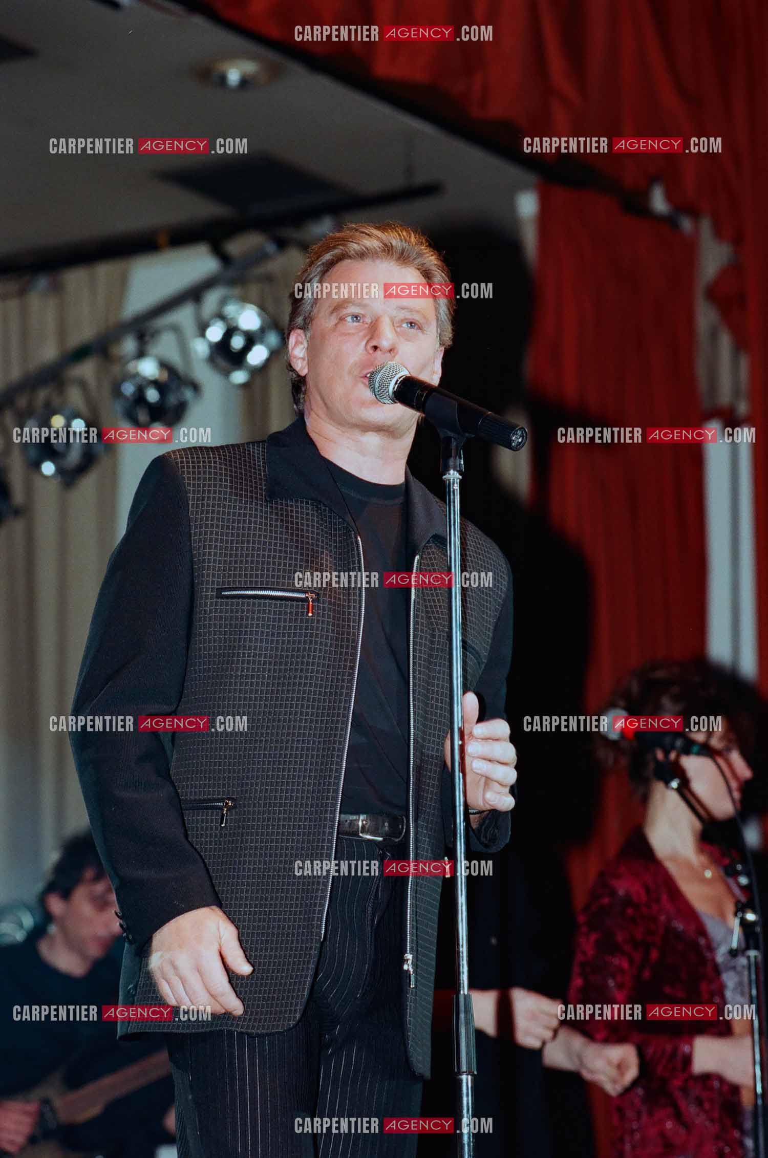 Festival de “La Rose D'Or d'Antibes“ en 1995. Le chanteur Herbert Léonard.  ( Exclusif )