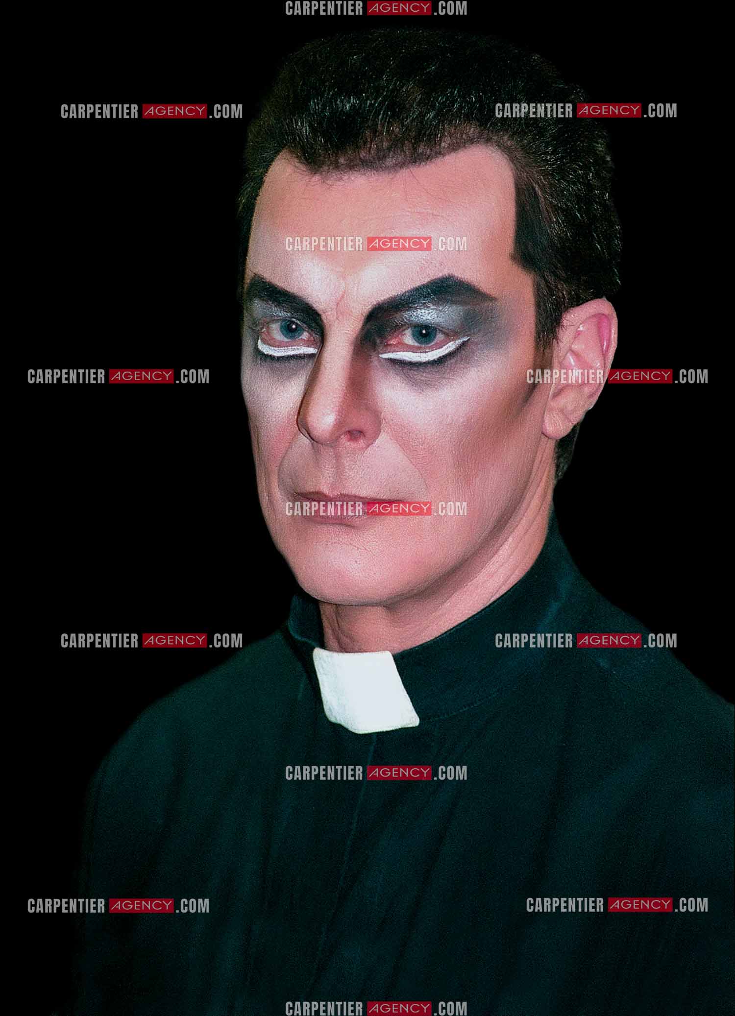 Le chanteur Herbert Léonard dans son rôle de Frollo pour la comédie musicale “ Notre Dame De Paris “.    ( Exclusif )