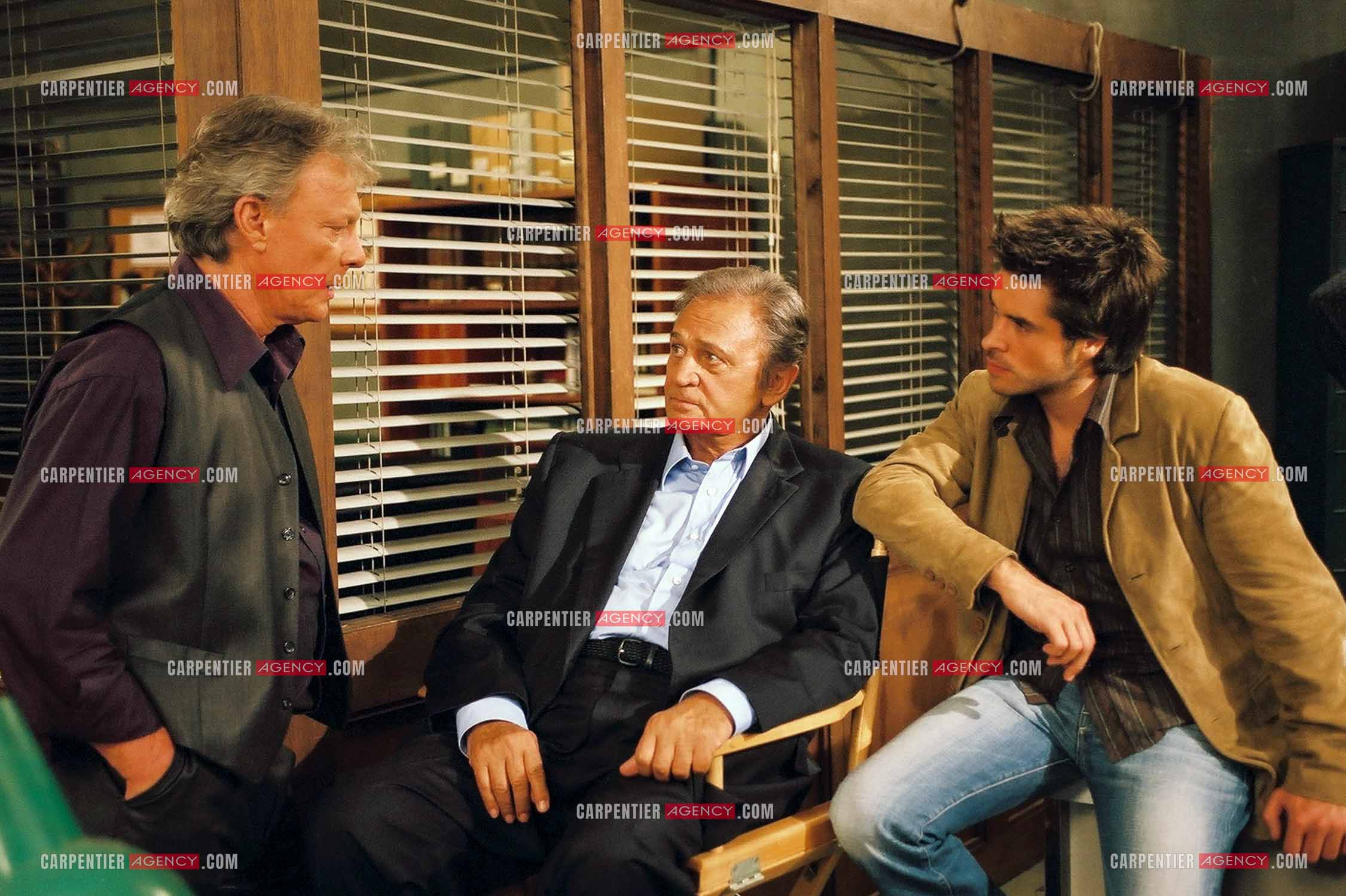 Le chanteur Herbert Léonard lors du tournage d'un épisode de la série Navarro “La mort un dimanche“ en 2006. Herbert Léonard, Roger Hanin et Anthony Dupray.    ( Exclusif )